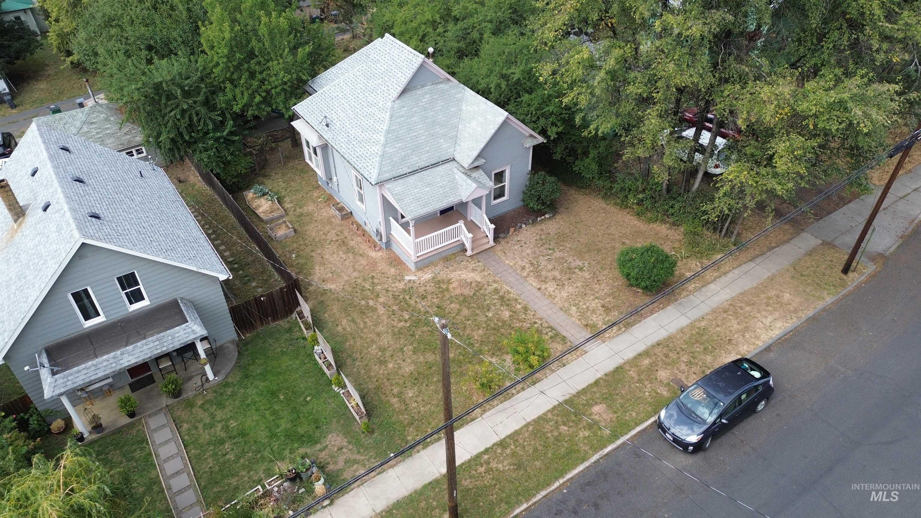 1013 Logan, Moscow, Idaho 83843, 2 Bedrooms, 1 Bathroom, Residential For Sale, Price $369,000,MLS 98999997
