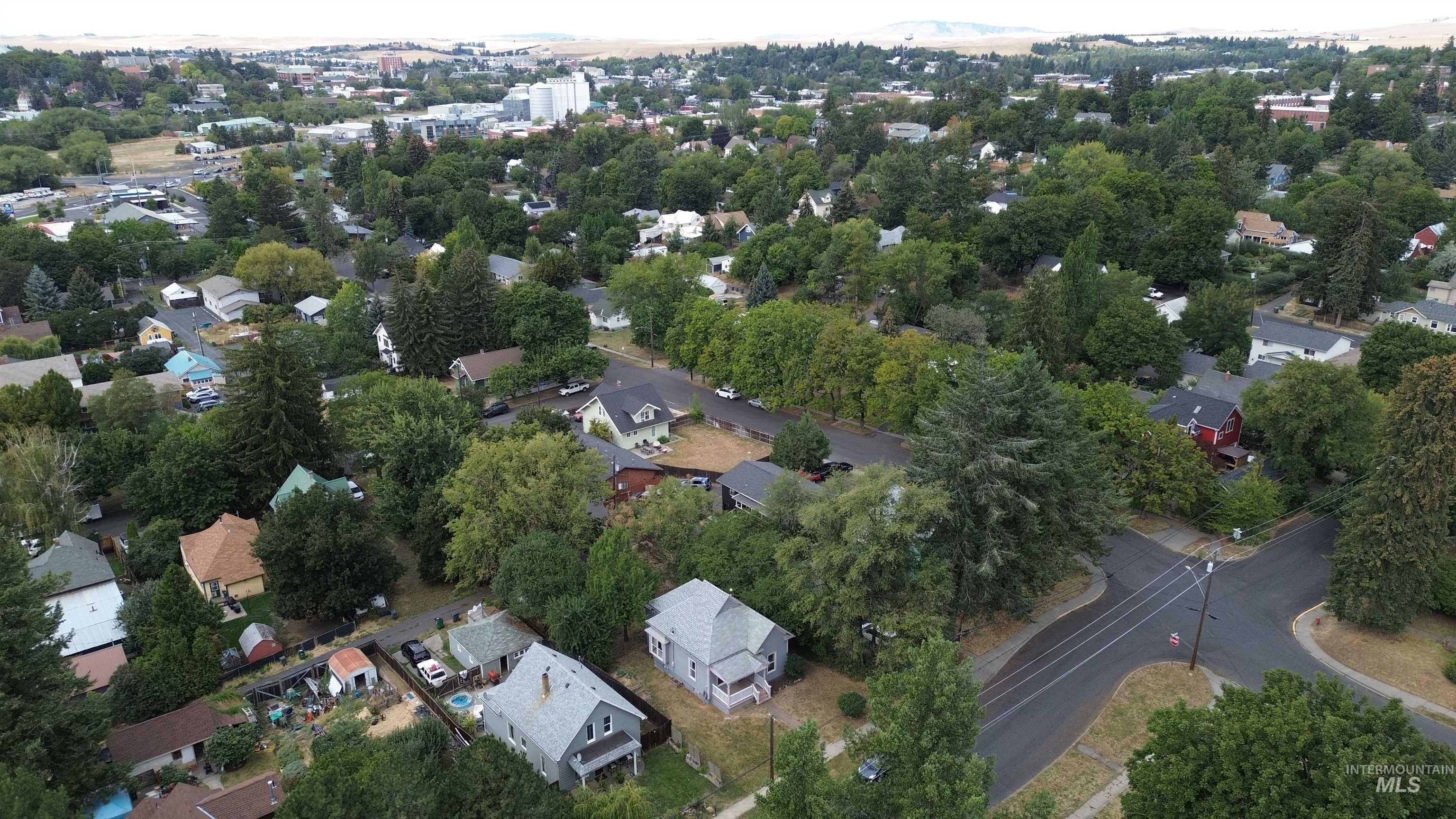1013 Logan, Moscow, Idaho 83843, 2 Bedrooms, 1 Bathroom, Residential For Sale, Price $369,000,MLS 98999997