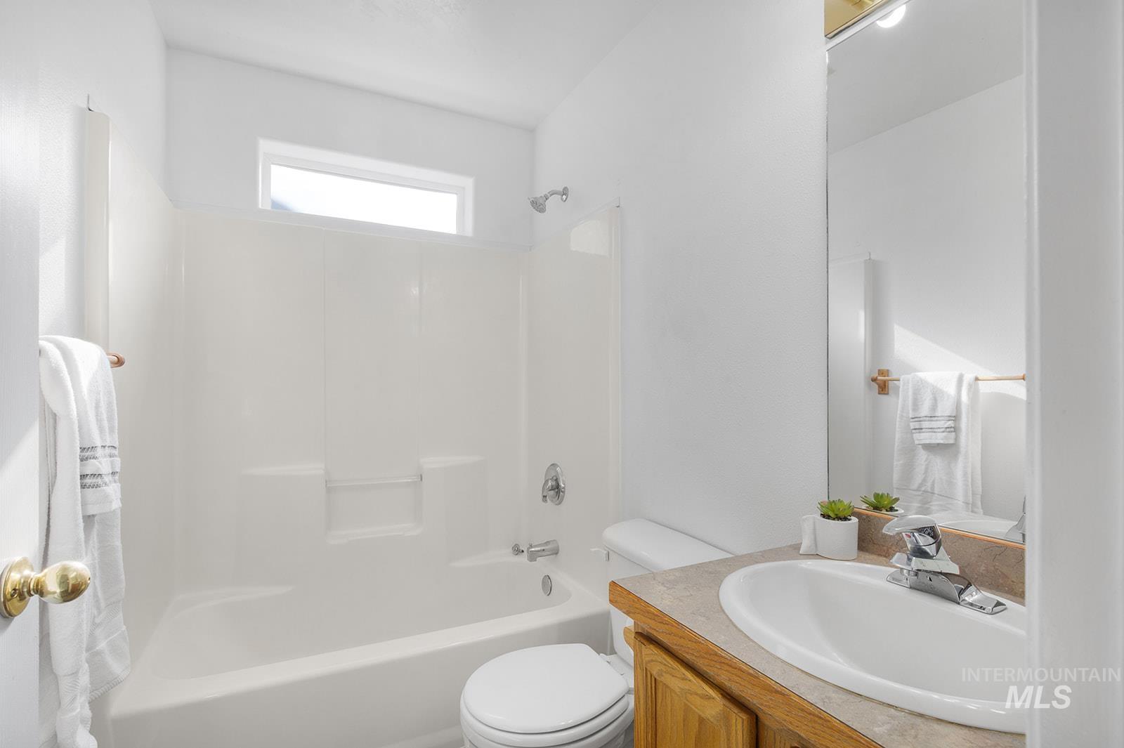 2440 Ironwood Ave., Twin Falls, Idaho 83301, 3 Bedrooms, 2 Bathrooms, Residential For Sale, Price $349,000,MLS 98999998