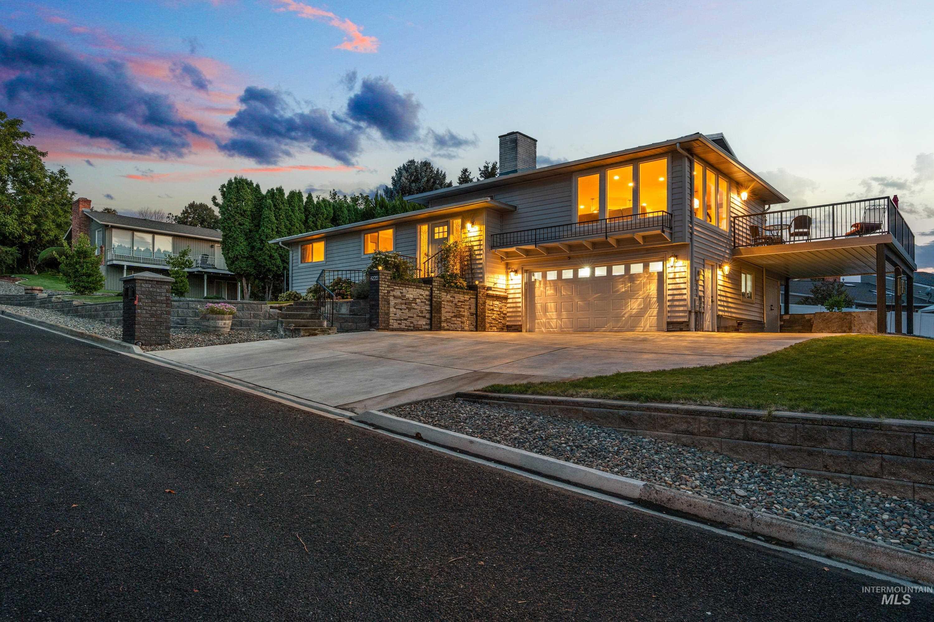 2964 Mayfair Ridge, Lewiston, Idaho 83501, 3 Bedrooms, 4.5 Bathrooms, Residential For Sale, Price $565,000,MLS 99000002