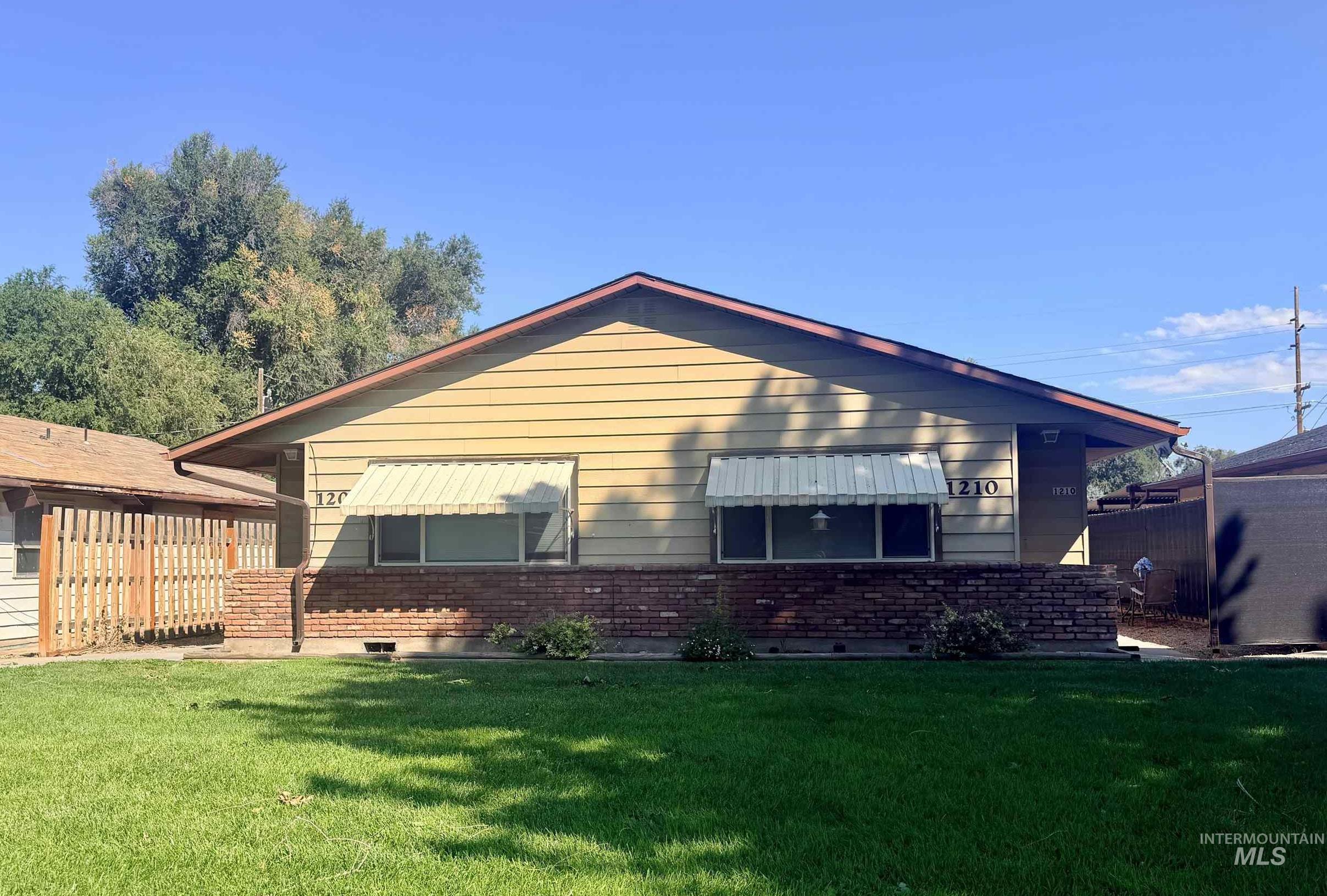 1208-1210 S Fern St, Nampa, Idaho 83686, 2 Bedrooms, 1 Bathroom, Residential Income For Sale, Price $485,000,MLS 99000010
