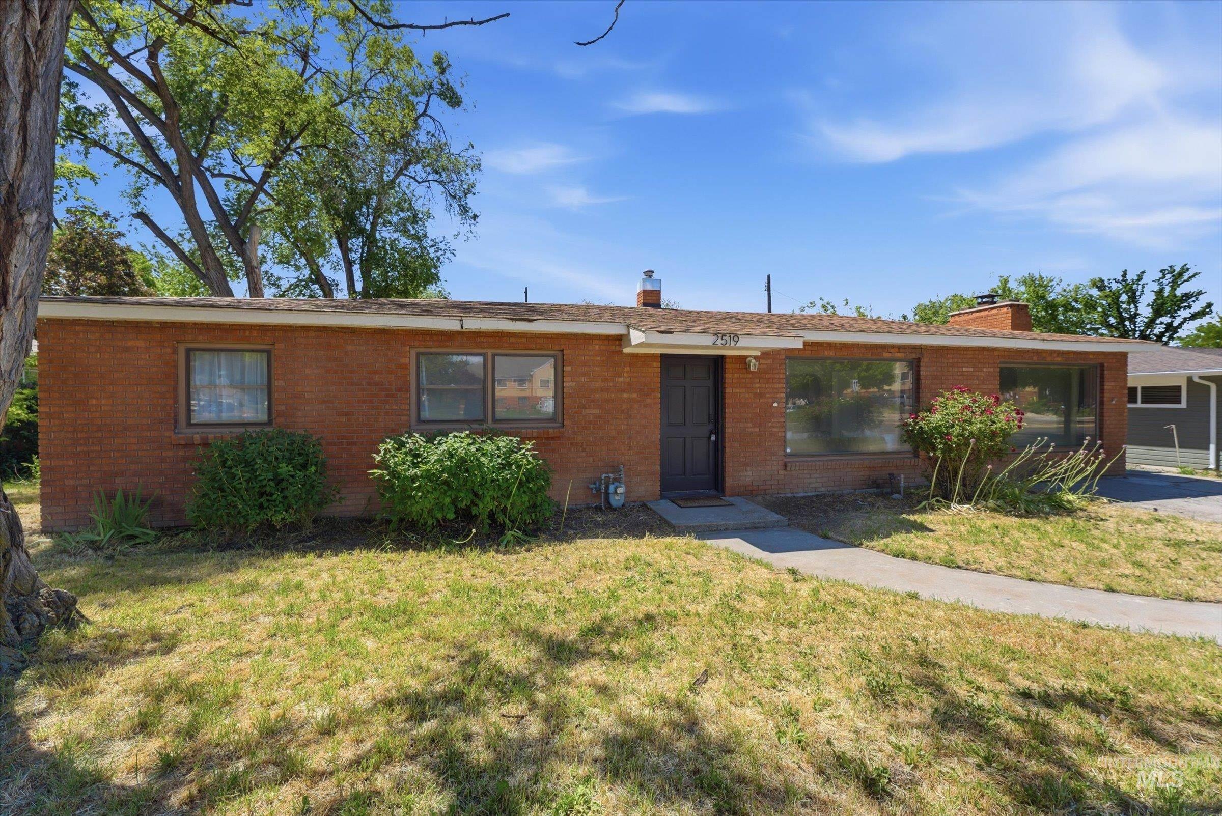 2519 S Vista Ave, Boise, Idaho 83705, 4 Bedrooms, 1 Bathroom, Residential For Sale, Price $379,900,MLS 99000012