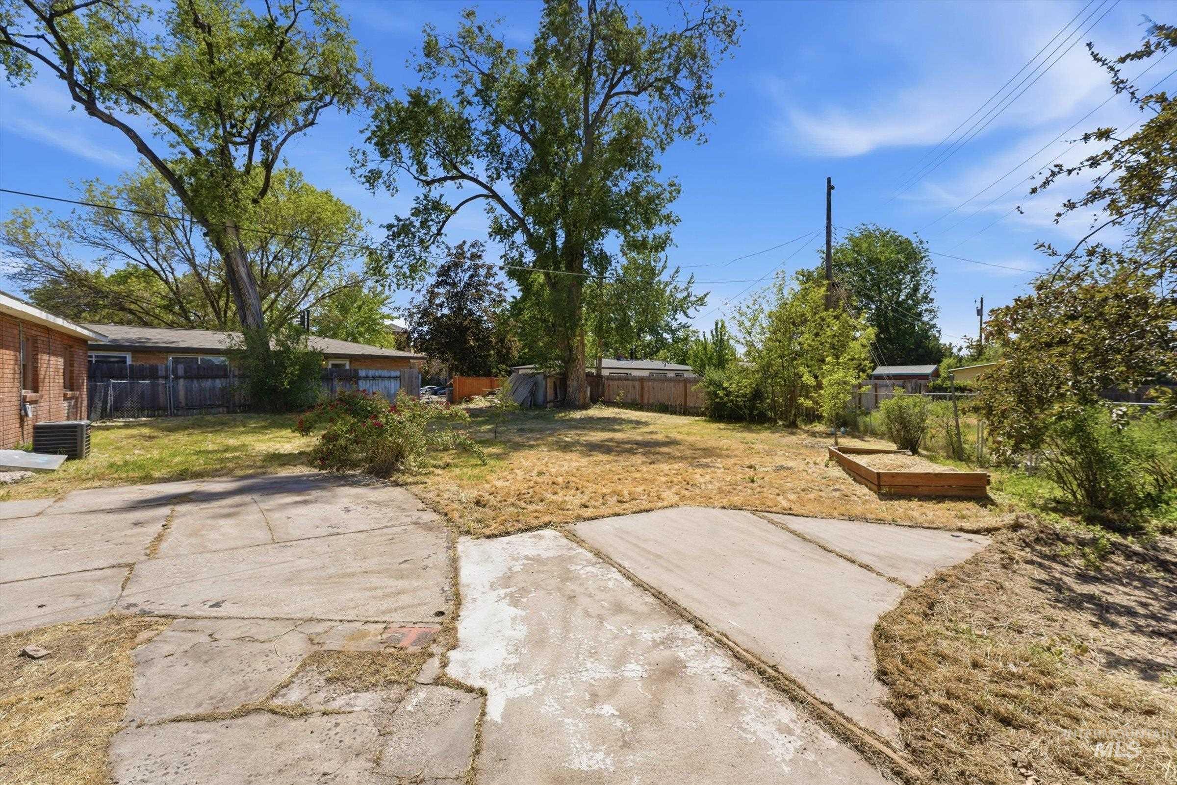2519 S Vista Ave, Boise, Idaho 83705, 4 Bedrooms, 1 Bathroom, Residential For Sale, Price $379,900,MLS 99000012