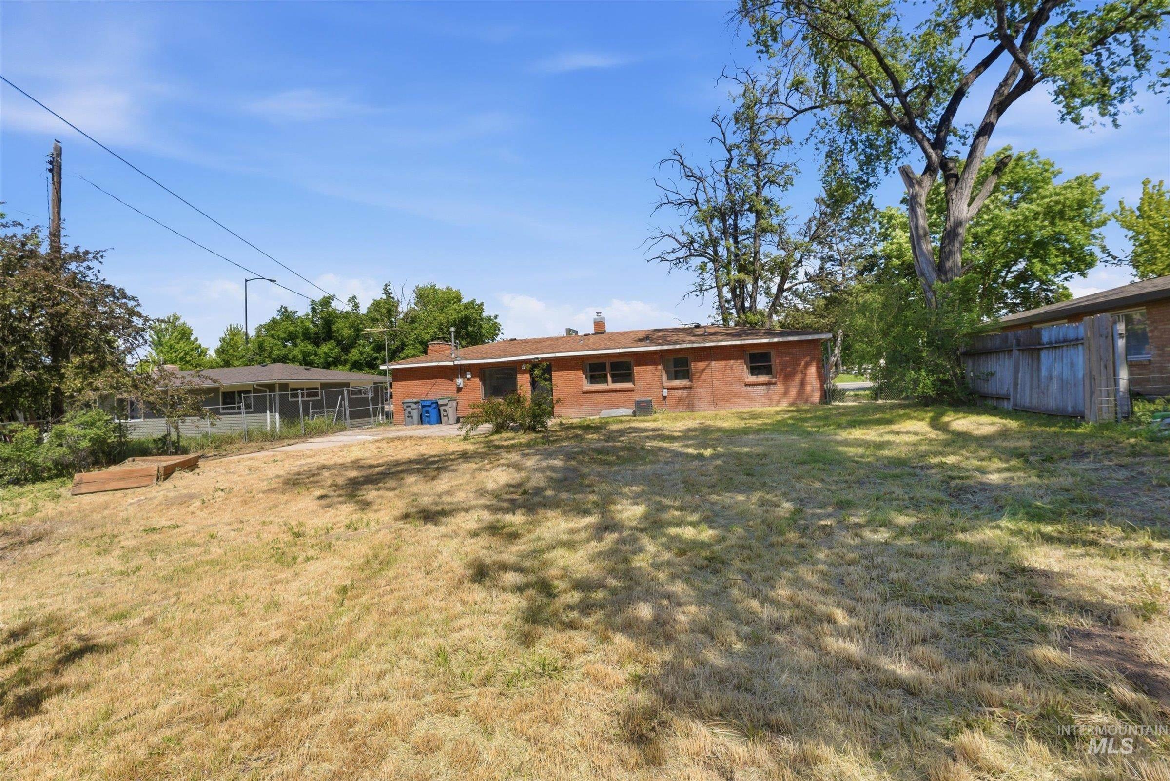 2519 S Vista Ave, Boise, Idaho 83705, 4 Bedrooms, 1 Bathroom, Residential For Sale, Price $379,900,MLS 99000012