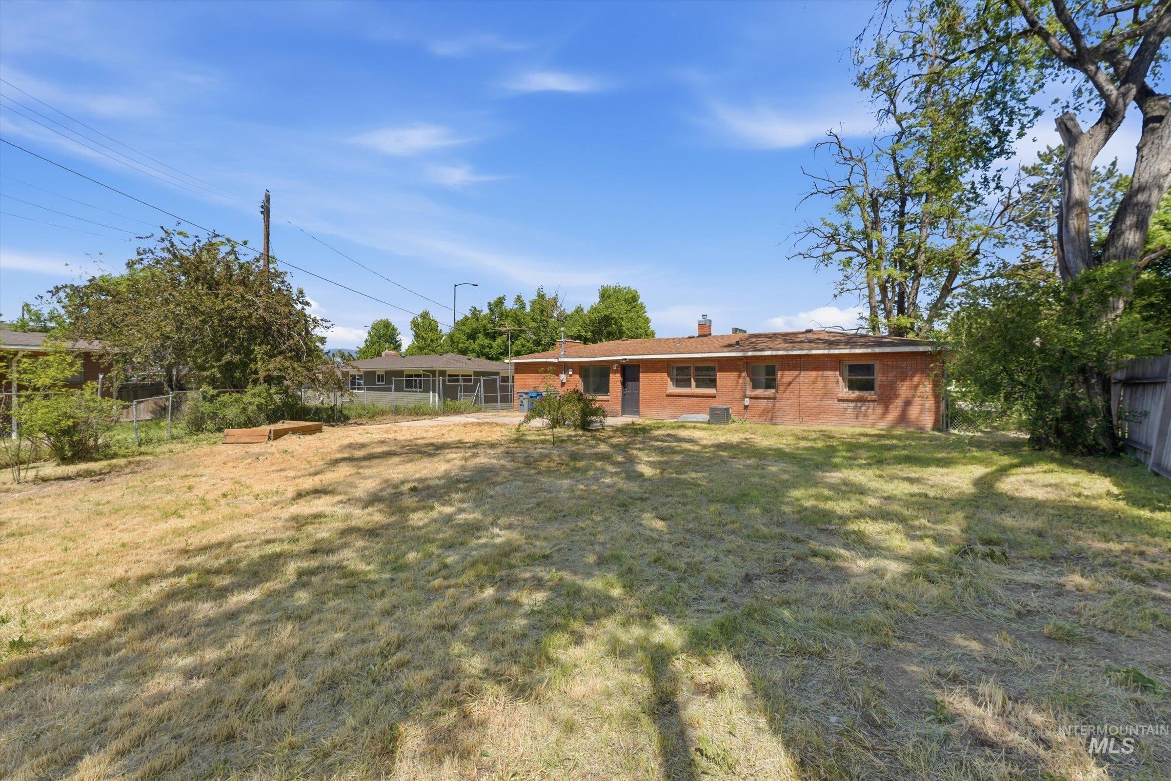 2519 S Vista Ave, Boise, Idaho 83705, 4 Bedrooms, 1 Bathroom, Residential For Sale, Price $379,900,MLS 99000012