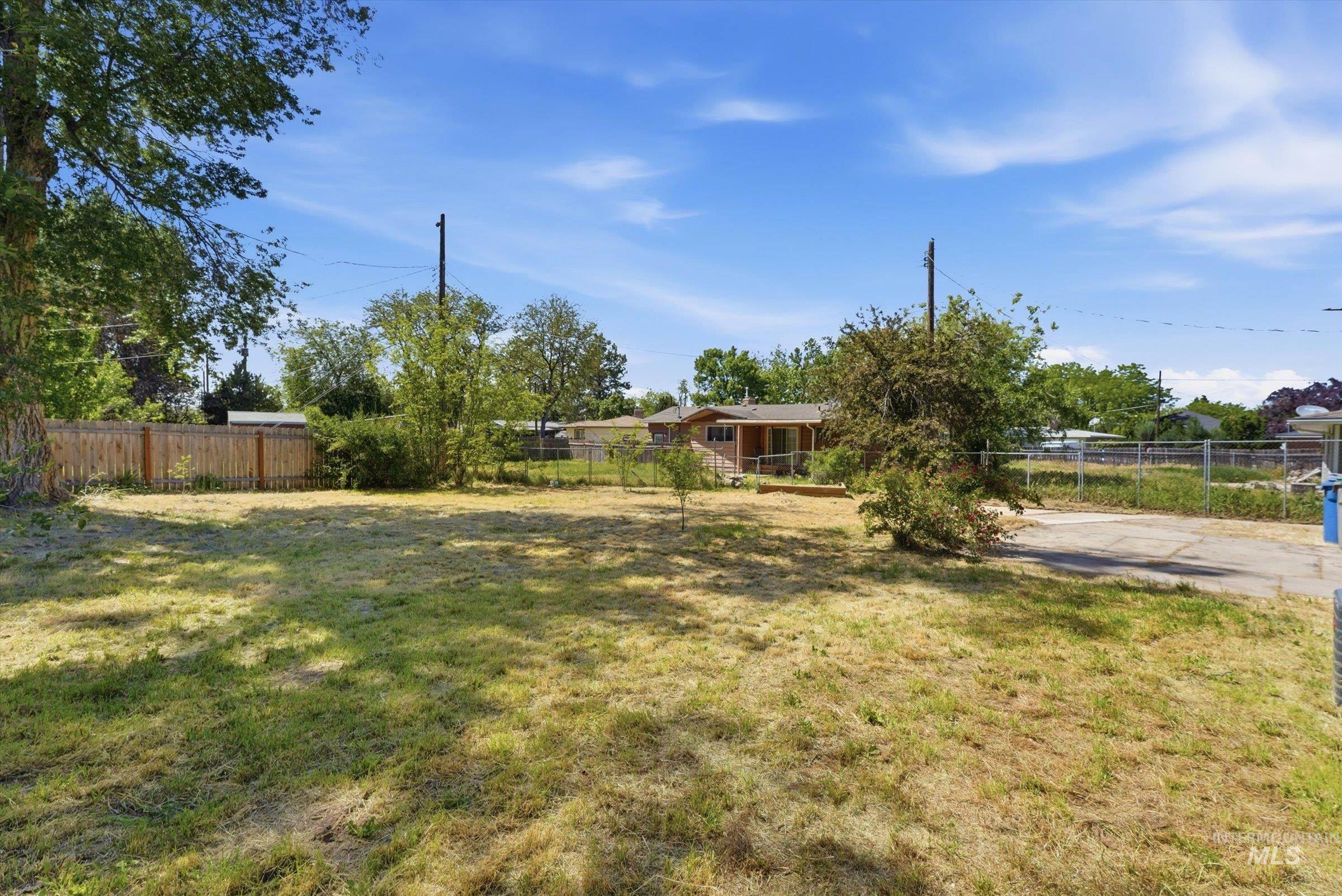 2519 S Vista Ave, Boise, Idaho 83705, 4 Bedrooms, 1 Bathroom, Residential For Sale, Price $379,900,MLS 99000012