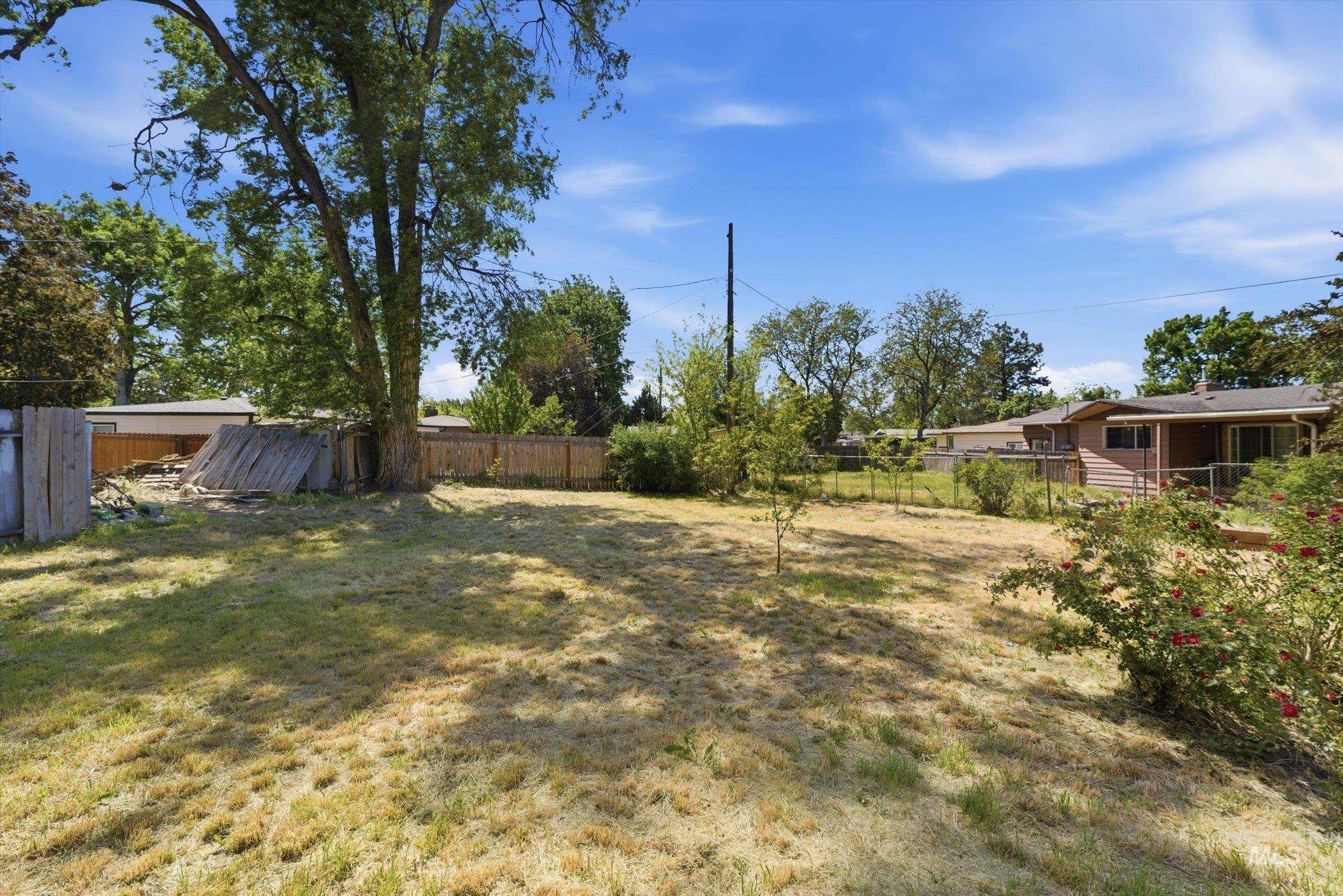2519 S Vista Ave, Boise, Idaho 83705, 4 Bedrooms, 1 Bathroom, Residential For Sale, Price $379,900,MLS 99000012