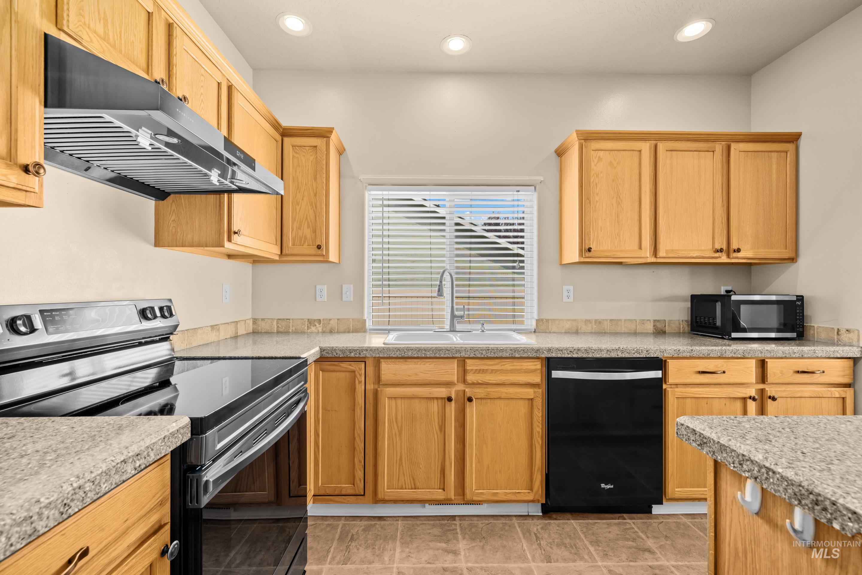 Maplestone, Meridian, Idaho 83646, 3 Bedrooms, 2 Bathrooms, Rental For Rent, Price $2,400,MLS 99000013