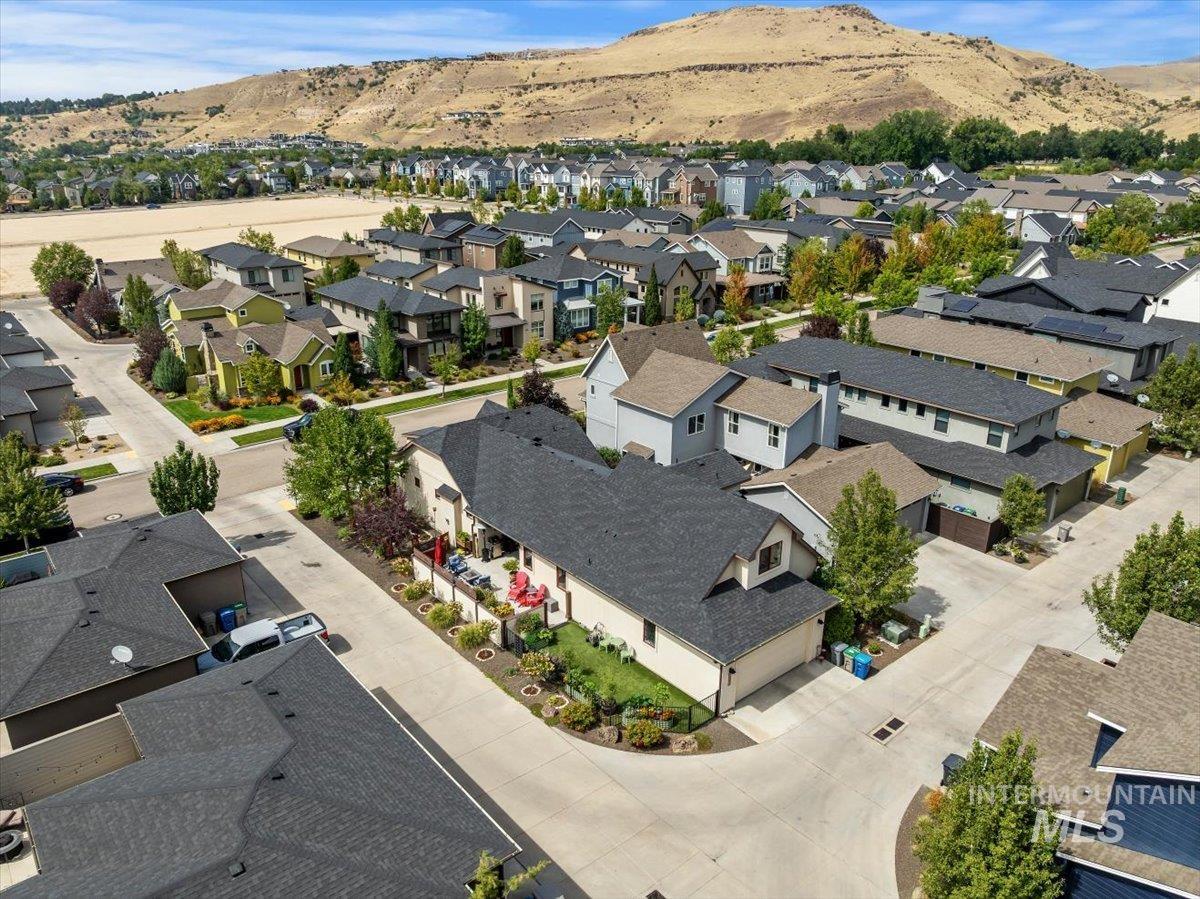 3092 S Brookridge Way, Boise, Idaho 83716, 4 Bedrooms, 3 Bathrooms, Residential For Sale, Price $835,000,MLS 99000015