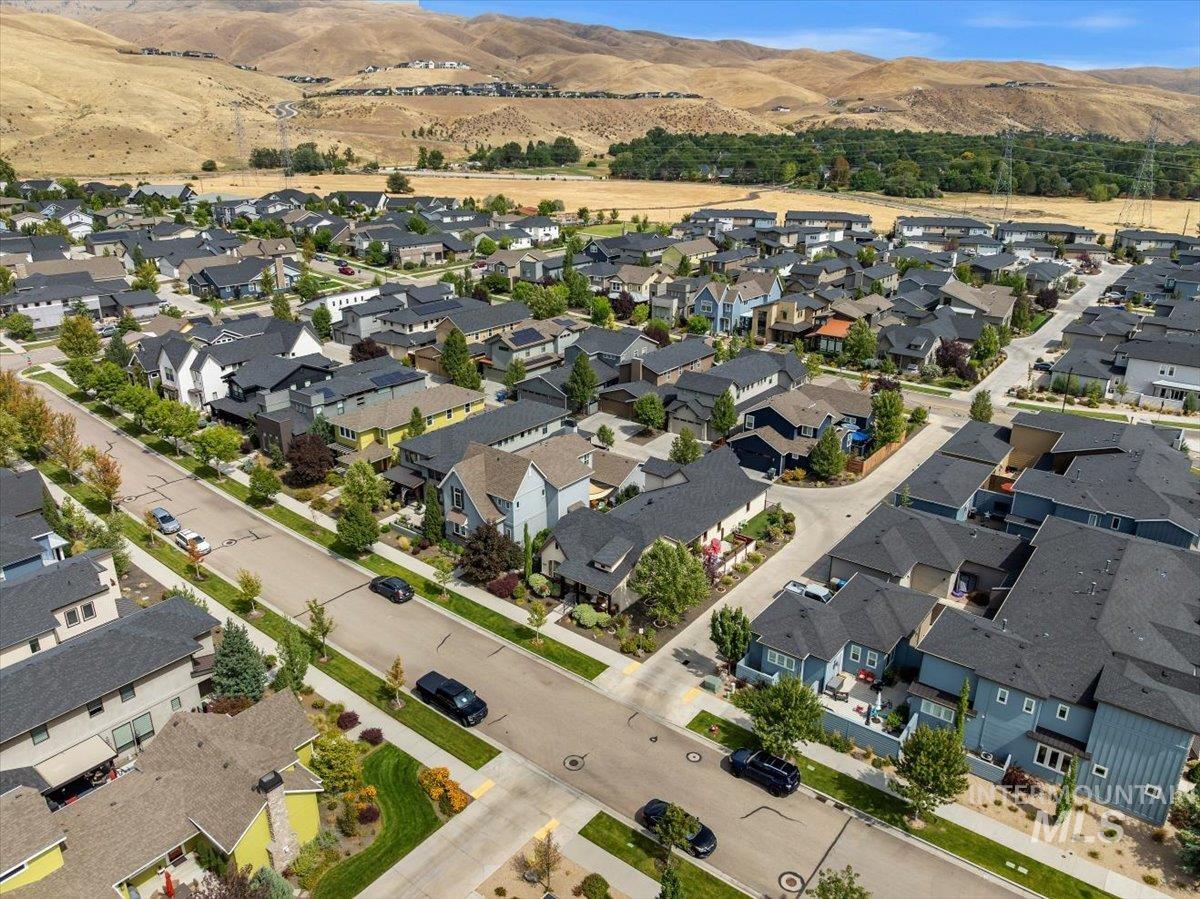 3092 S Brookridge Way, Boise, Idaho 83716, 4 Bedrooms, 3 Bathrooms, Residential For Sale, Price $835,000,MLS 99000015