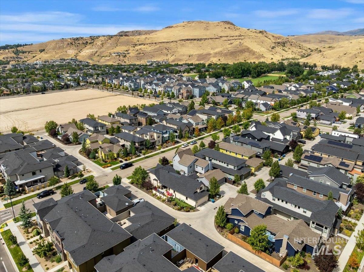 3092 S Brookridge Way, Boise, Idaho 83716, 4 Bedrooms, 3 Bathrooms, Residential For Sale, Price $835,000,MLS 99000015