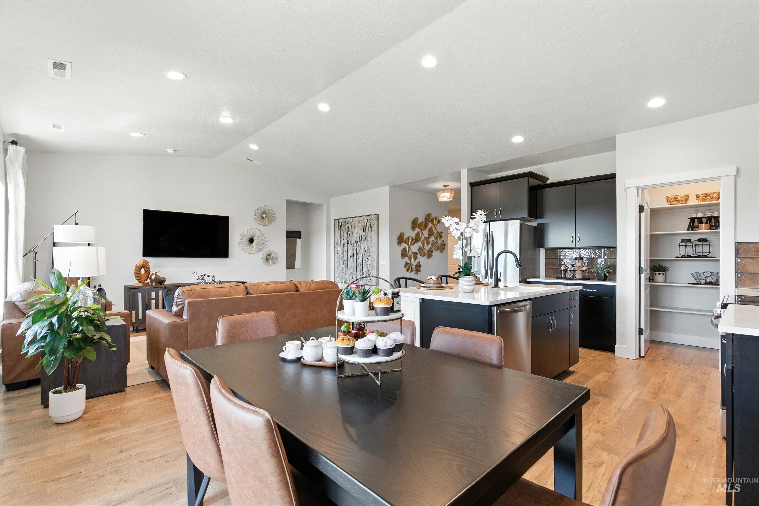 9503 S Geothermal Ave., Kuna, Idaho 83634, 3 Bedrooms, 2 Bathrooms, Residential For Sale, Price $424,990,MLS 99000018