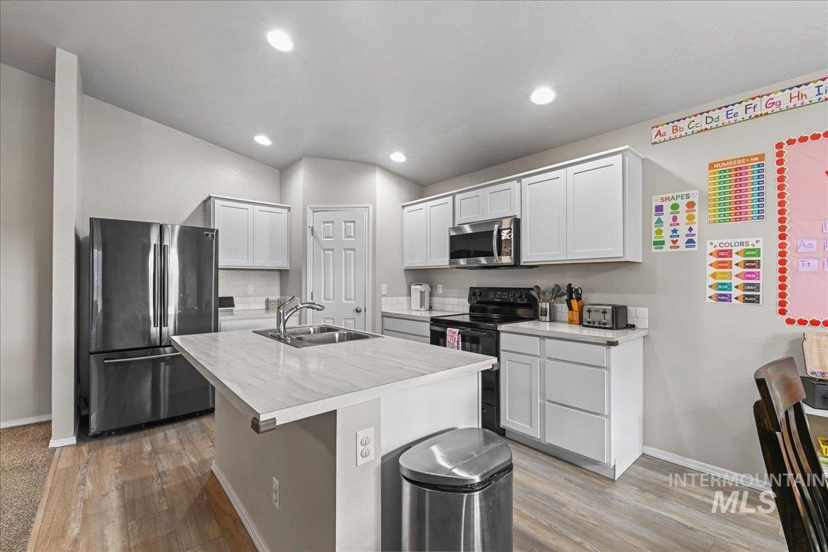 1785 SW Levant Way, Mountain Home, Idaho 83647, 3 Bedrooms, 2 Bathrooms, Residential For Sale, Price $370,000,MLS 99000020