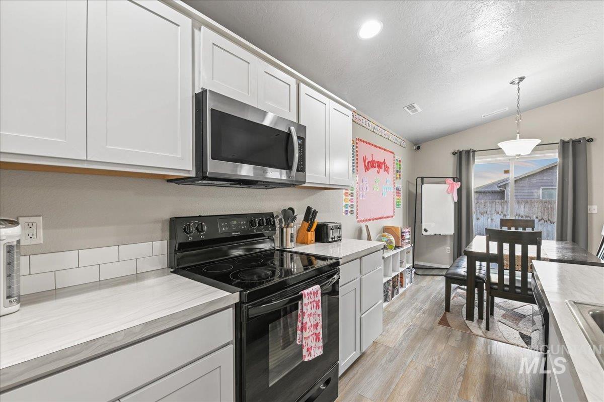 1785 SW Levant Way, Mountain Home, Idaho 83647, 3 Bedrooms, 2 Bathrooms, Residential For Sale, Price $370,000,MLS 99000020