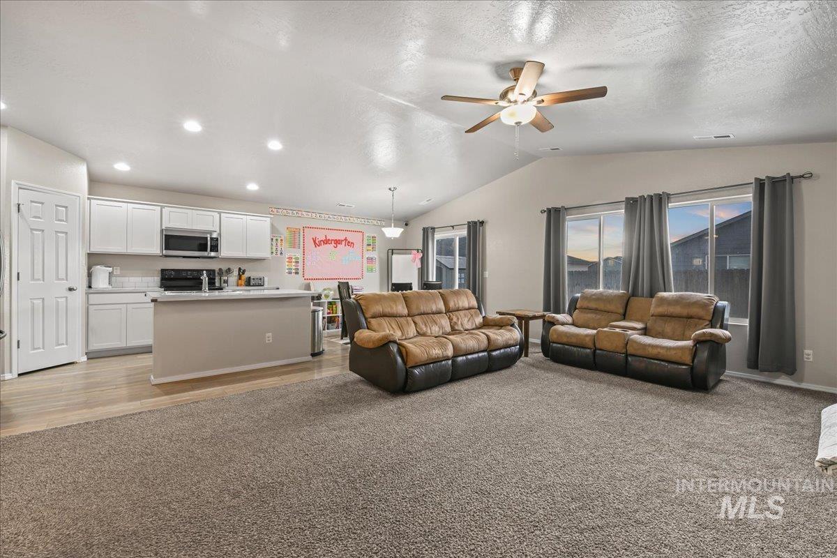 1785 SW Levant Way, Mountain Home, Idaho 83647, 3 Bedrooms, 2 Bathrooms, Residential For Sale, Price $370,000,MLS 99000020