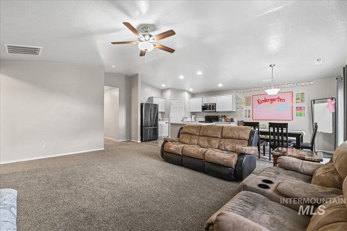 1785 SW Levant Way, Mountain Home, Idaho 83647, 3 Bedrooms, 2 Bathrooms, Residential For Sale, Price $370,000,MLS 99000020