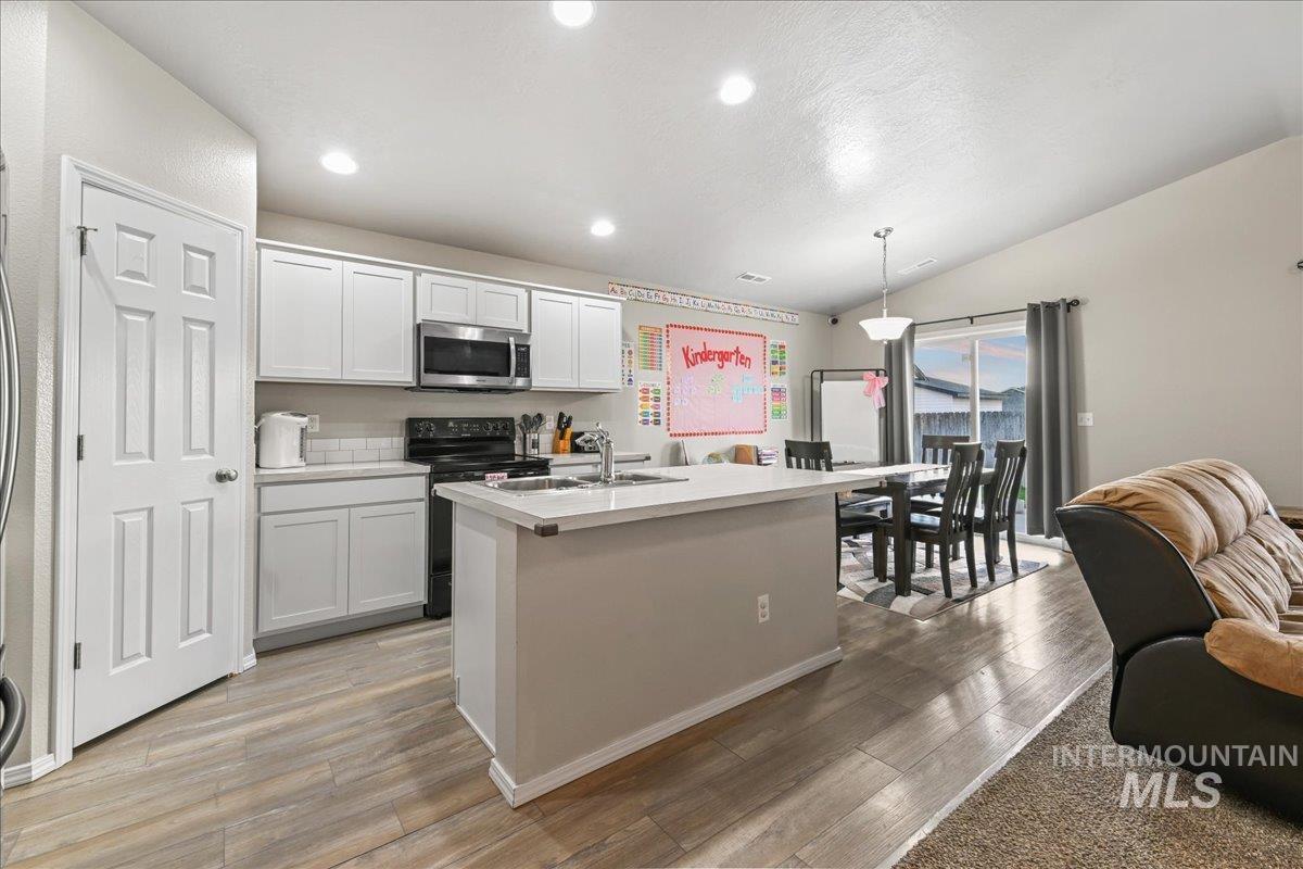 1785 SW Levant Way, Mountain Home, Idaho 83647, 3 Bedrooms, 2 Bathrooms, Residential For Sale, Price $370,000,MLS 99000020