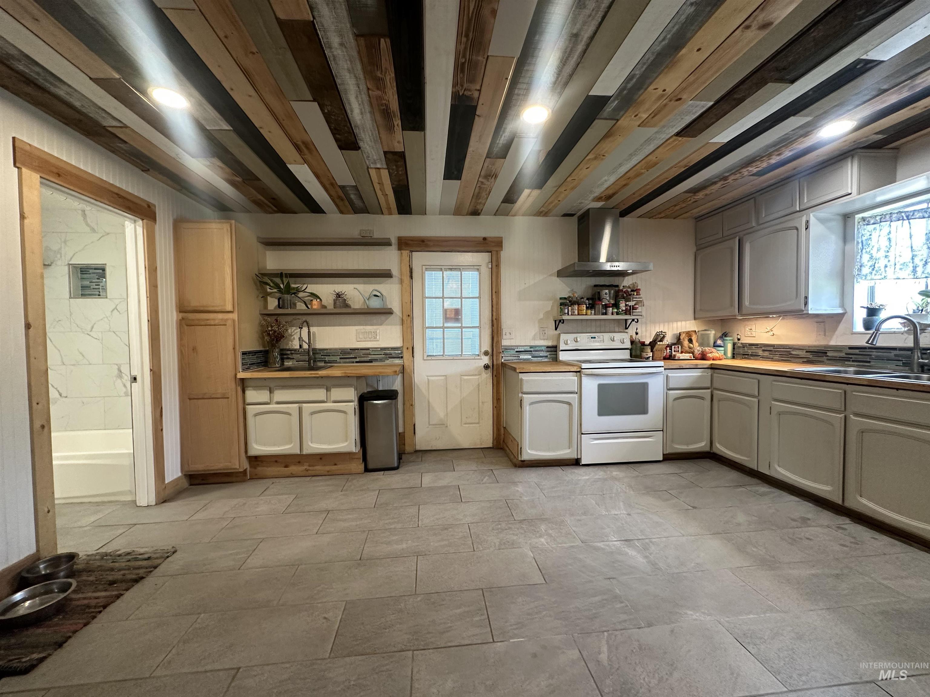 322 E 1st St., Emmett, Idaho 83617, 4 Bedrooms, 2 Bathrooms, Residential For Sale, Price $347,777,MLS 99000023