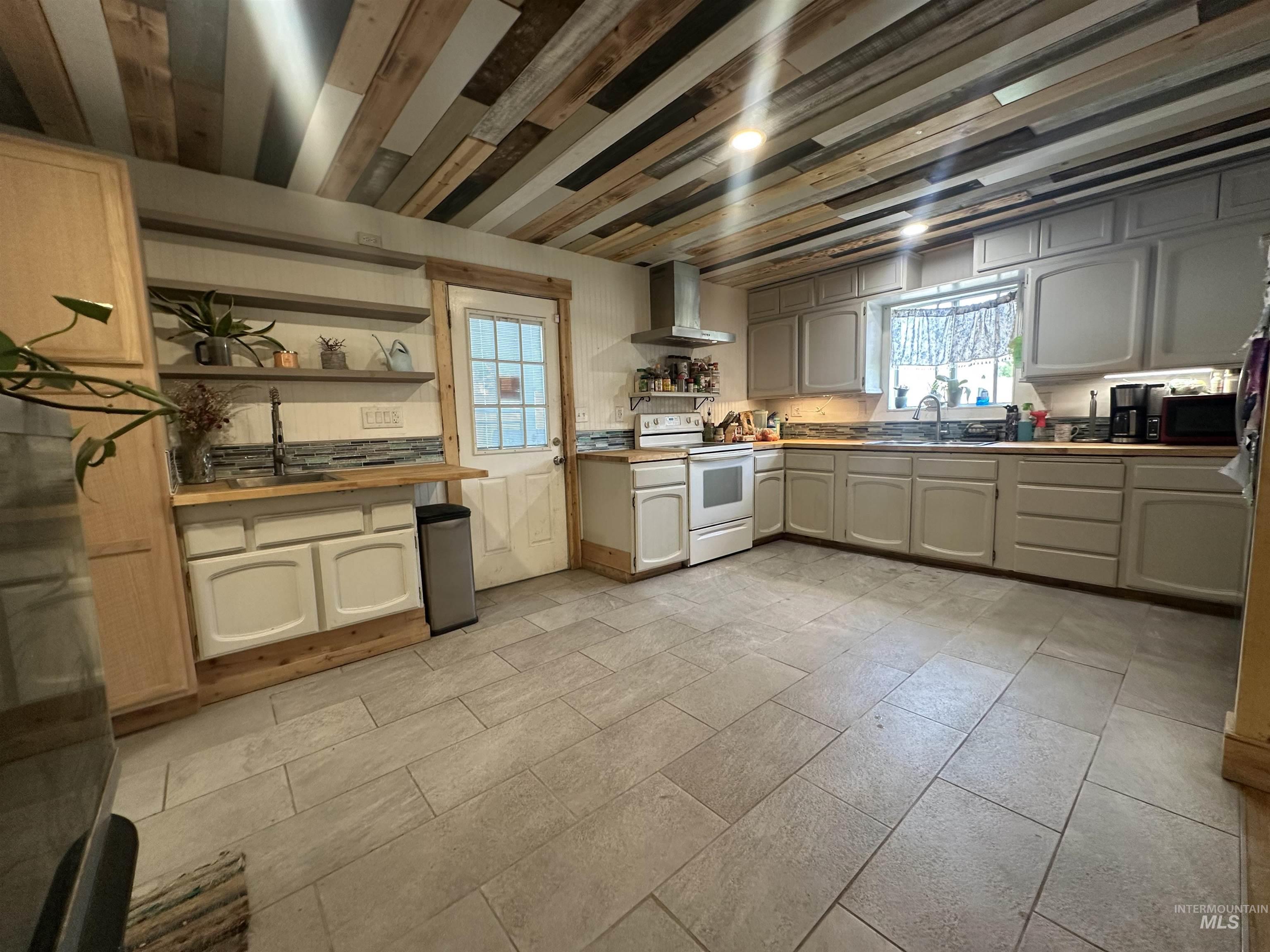322 E 1st St., Emmett, Idaho 83617, 4 Bedrooms, 2 Bathrooms, Residential For Sale, Price $347,777,MLS 99000023