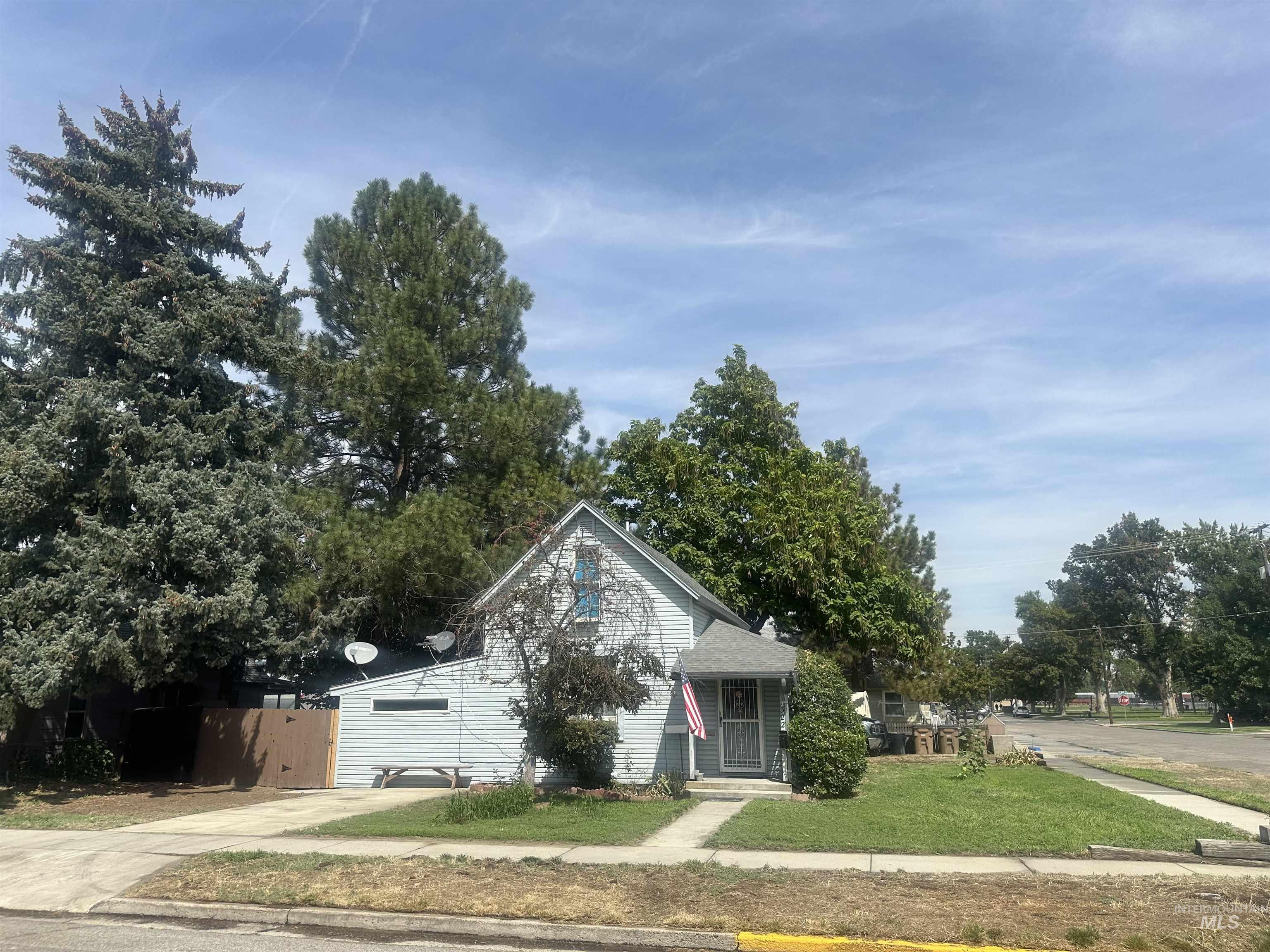 322 E 1st St., Emmett, Idaho 83617, 4 Bedrooms, 2 Bathrooms, Residential For Sale, Price $347,777,MLS 99000023