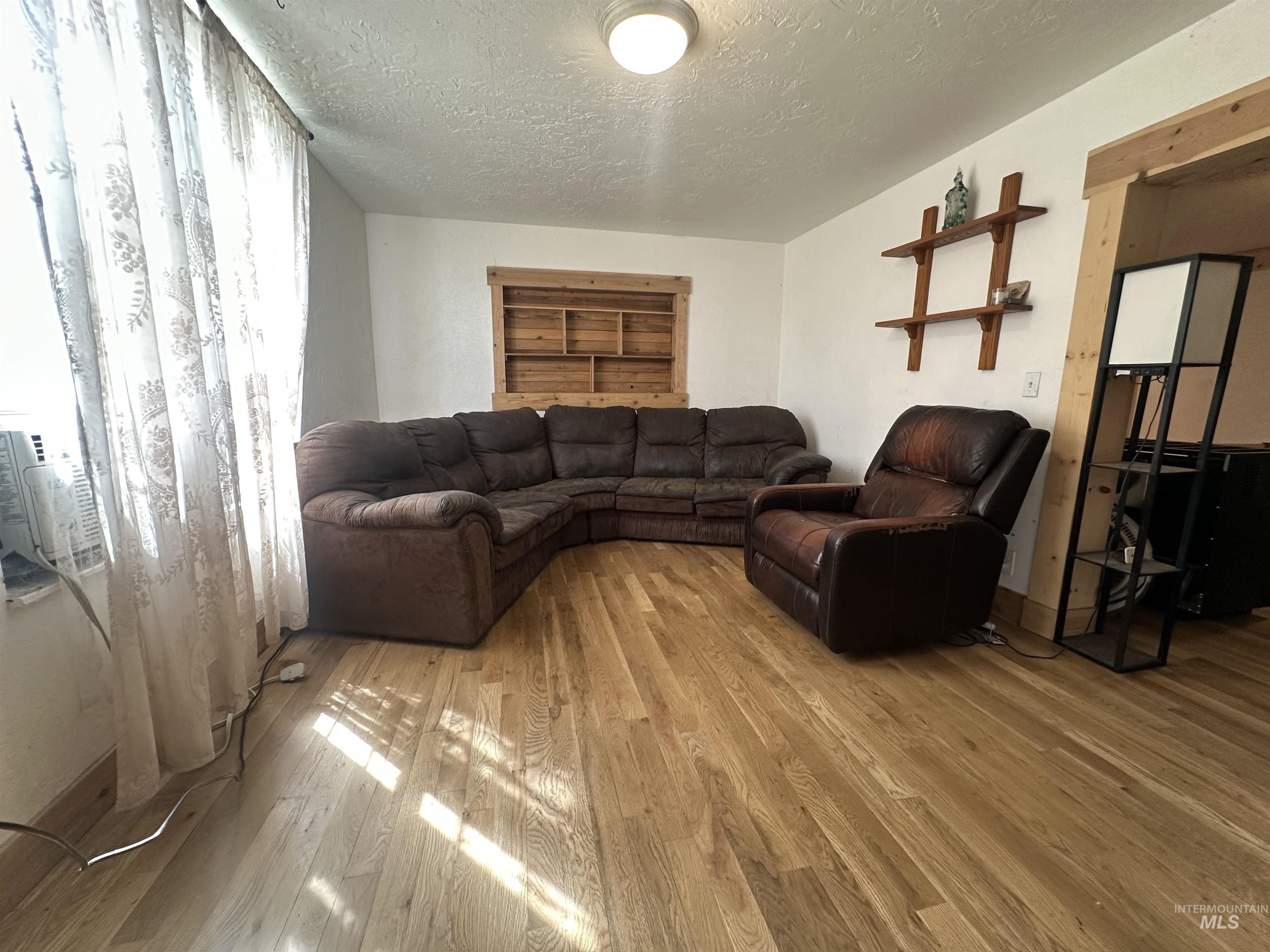322 E 1st St., Emmett, Idaho 83617, 4 Bedrooms, 2 Bathrooms, Residential For Sale, Price $347,777,MLS 99000023
