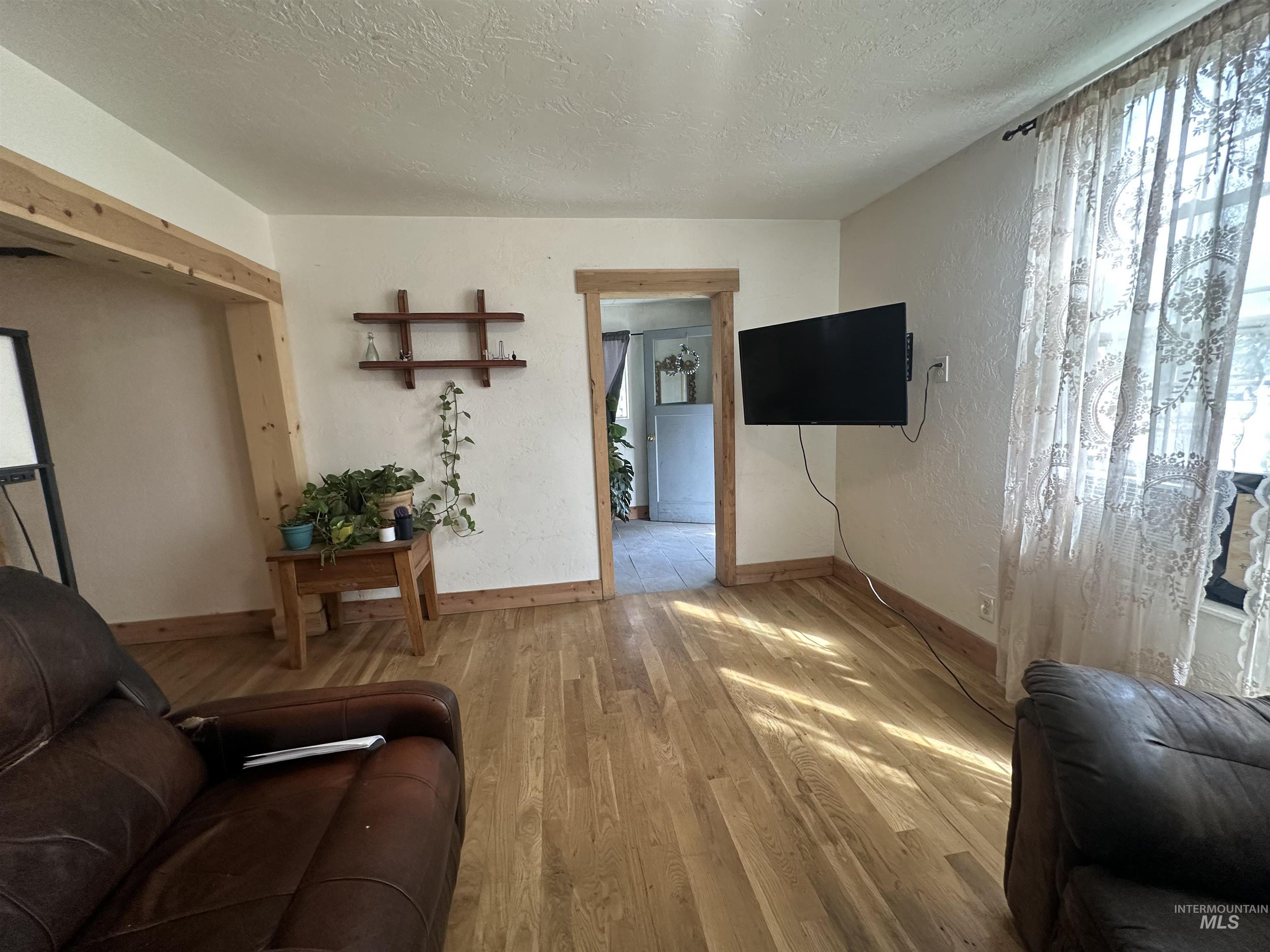 322 E 1st St., Emmett, Idaho 83617, 4 Bedrooms, 2 Bathrooms, Residential For Sale, Price $347,777,MLS 99000023