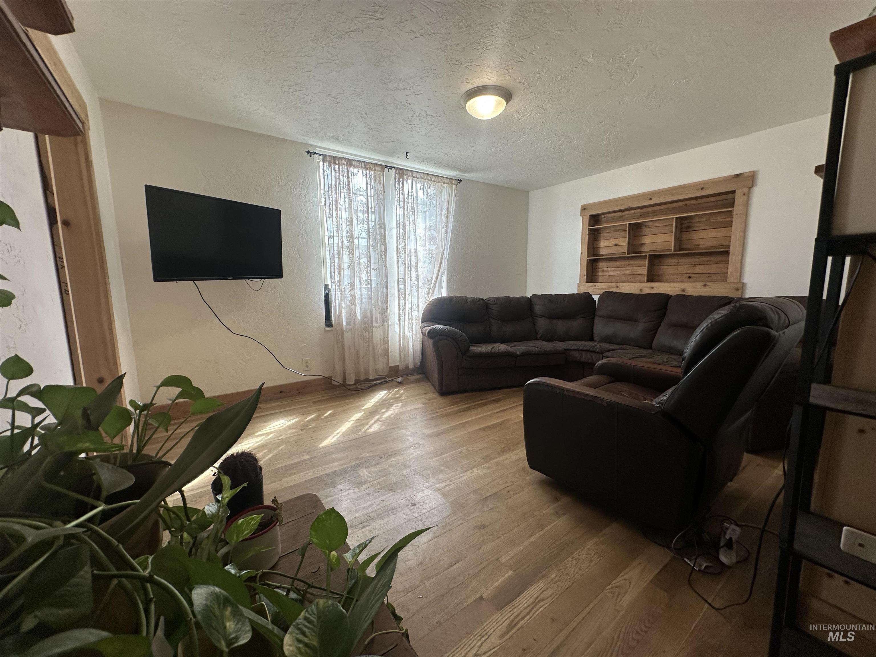 322 E 1st St., Emmett, Idaho 83617, 4 Bedrooms, 2 Bathrooms, Residential For Sale, Price $347,777,MLS 99000023