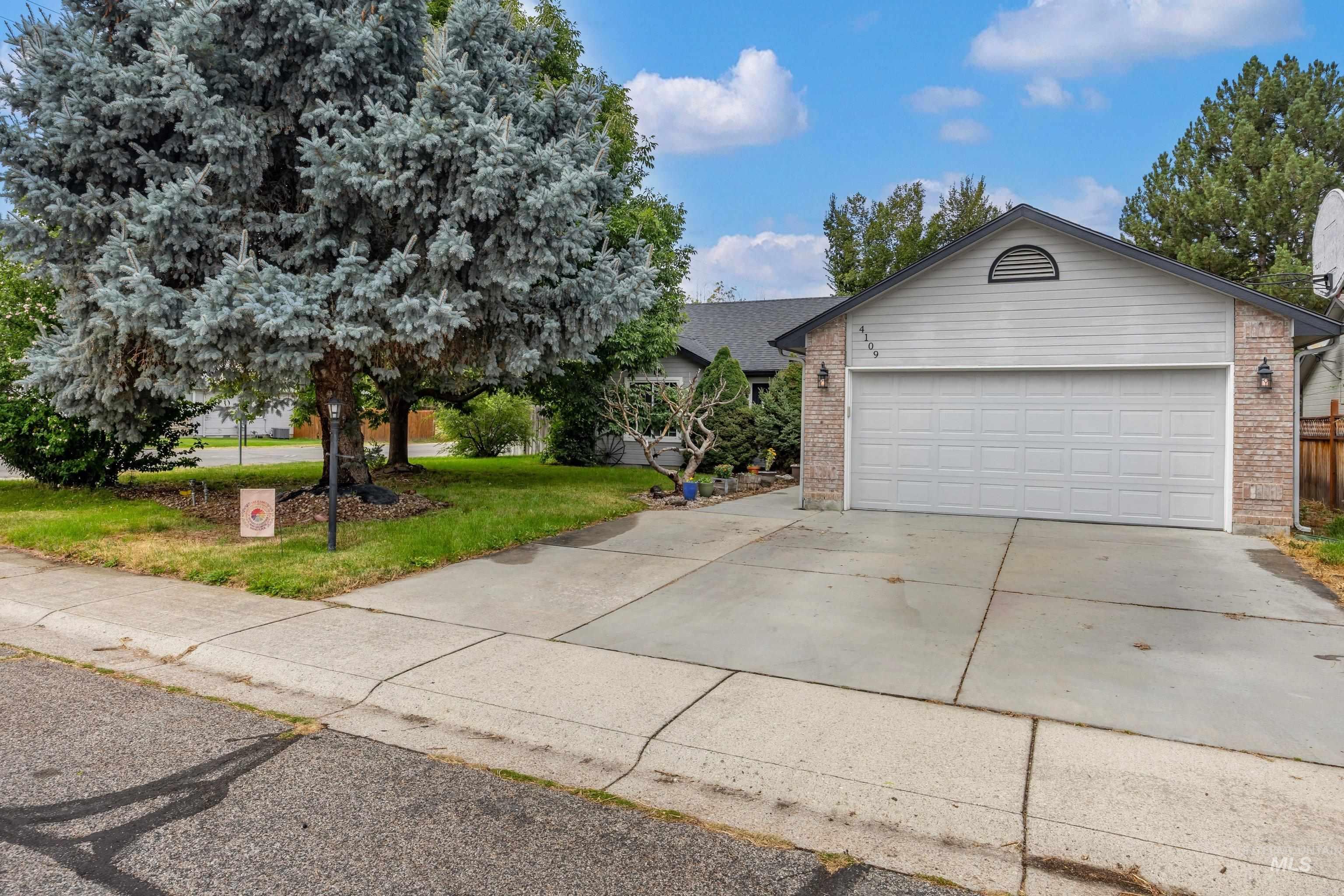 4109 N Eiguren Place, Boise, Idaho 83703, 3 Bedrooms, 2 Bathrooms, Residential For Sale, Price $499,000,MLS 99000025