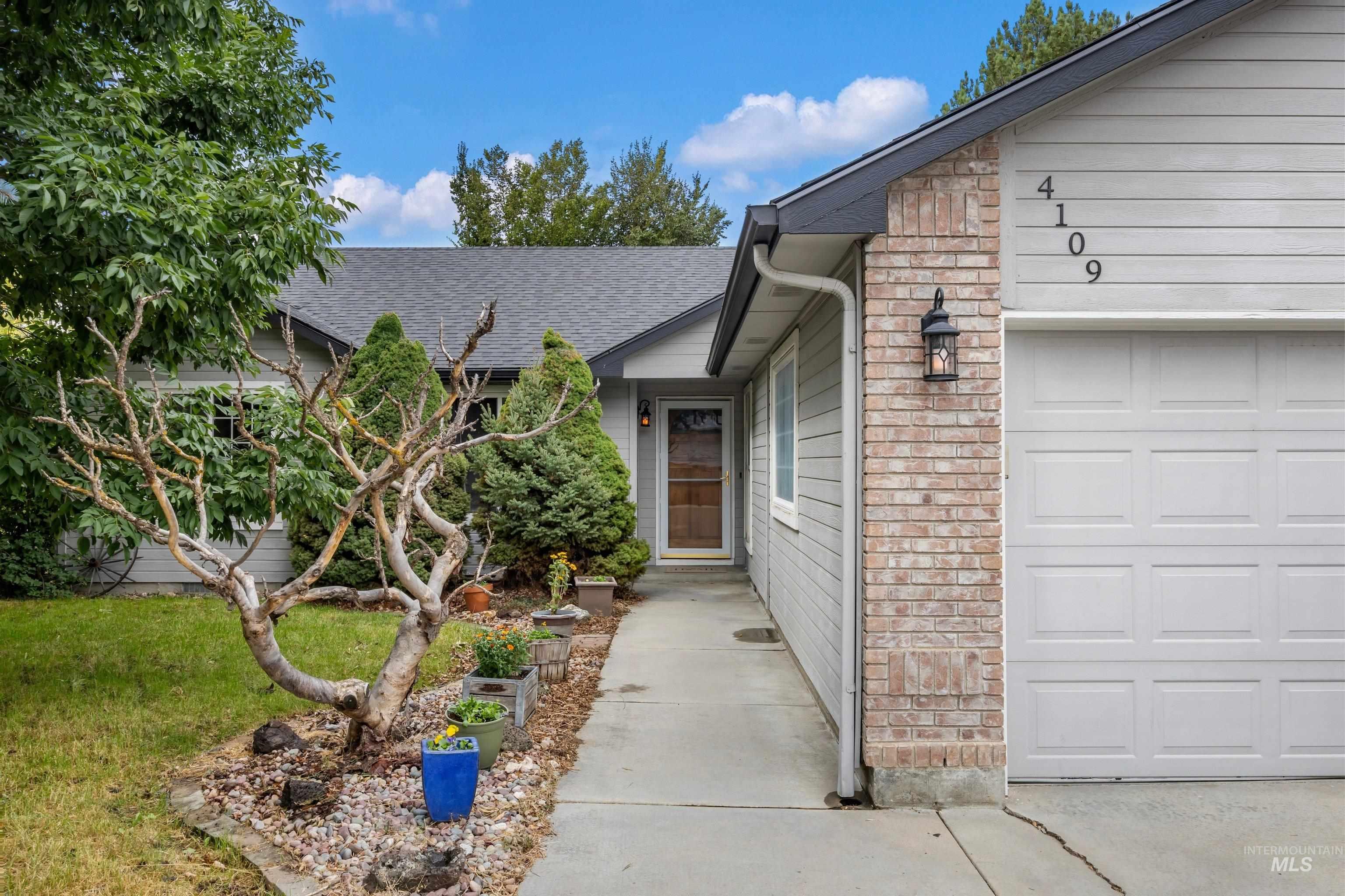 4109 N Eiguren Place, Boise, Idaho 83703, 3 Bedrooms, 2 Bathrooms, Residential For Sale, Price $499,000,MLS 99000025