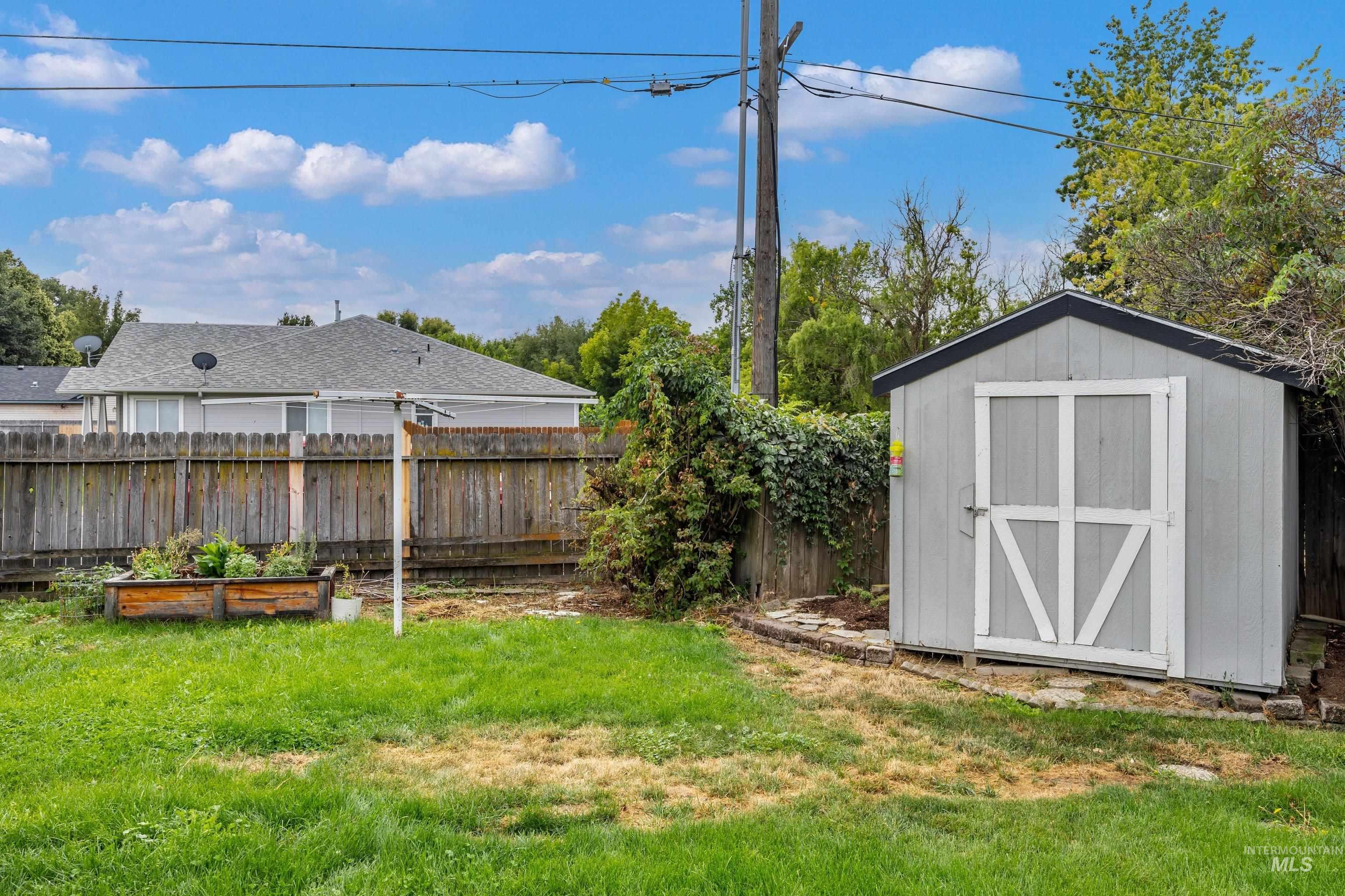 4109 N Eiguren Place, Boise, Idaho 83703, 3 Bedrooms, 2 Bathrooms, Residential For Sale, Price $499,000,MLS 99000025
