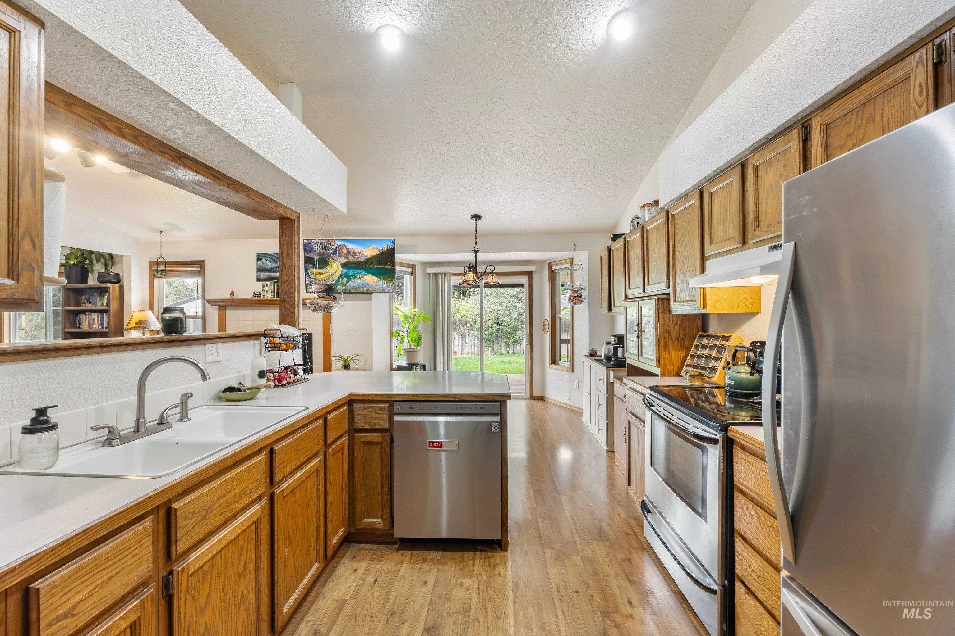 4109 N Eiguren Place, Boise, Idaho 83703, 3 Bedrooms, 2 Bathrooms, Residential For Sale, Price $499,000,MLS 99000025
