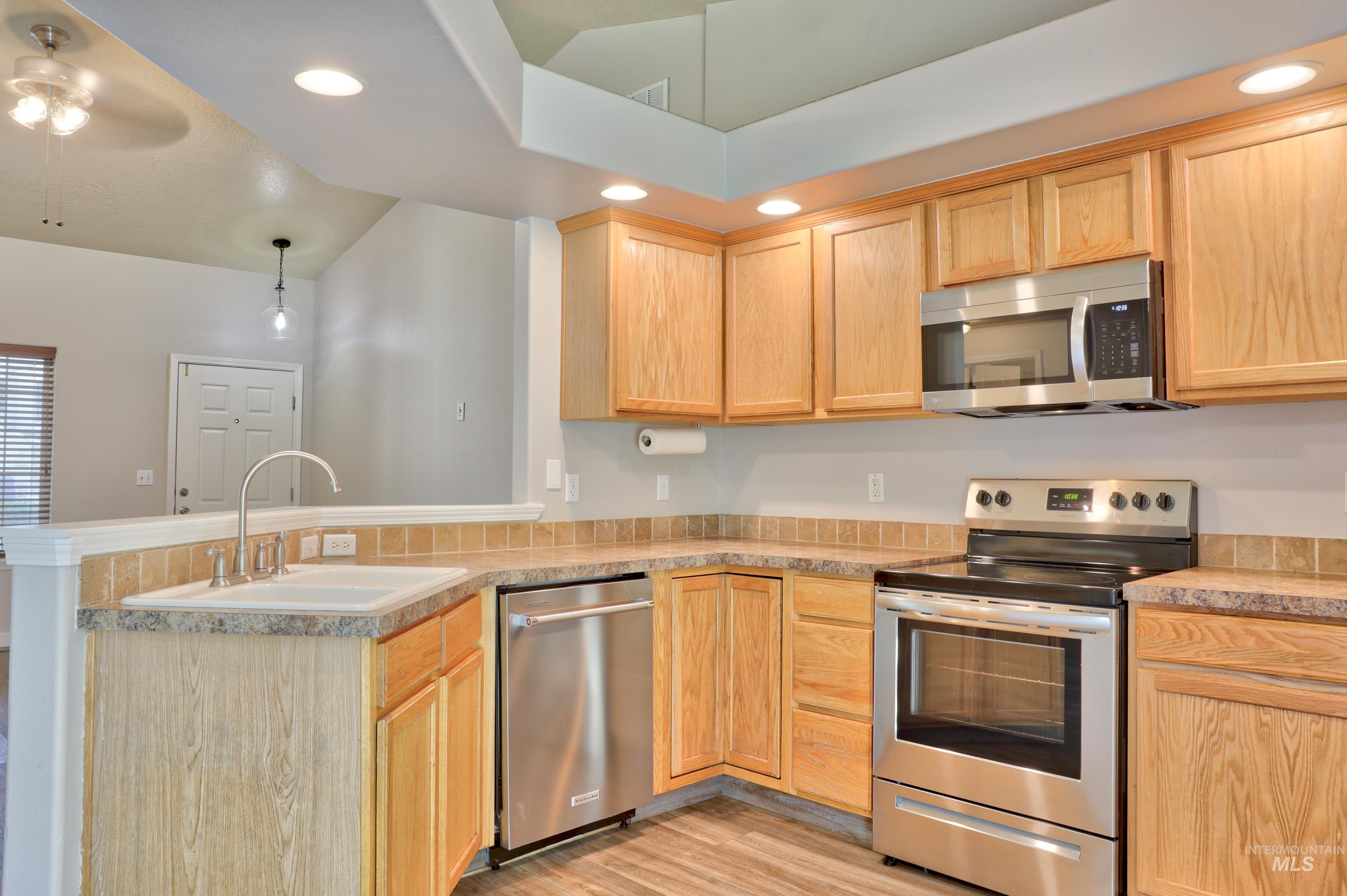19811 Adirondack Way, Caldwell, Idaho 83605, 3 Bedrooms, 2 Bathrooms, Residential For Sale, Price $359,900,MLS 99000027