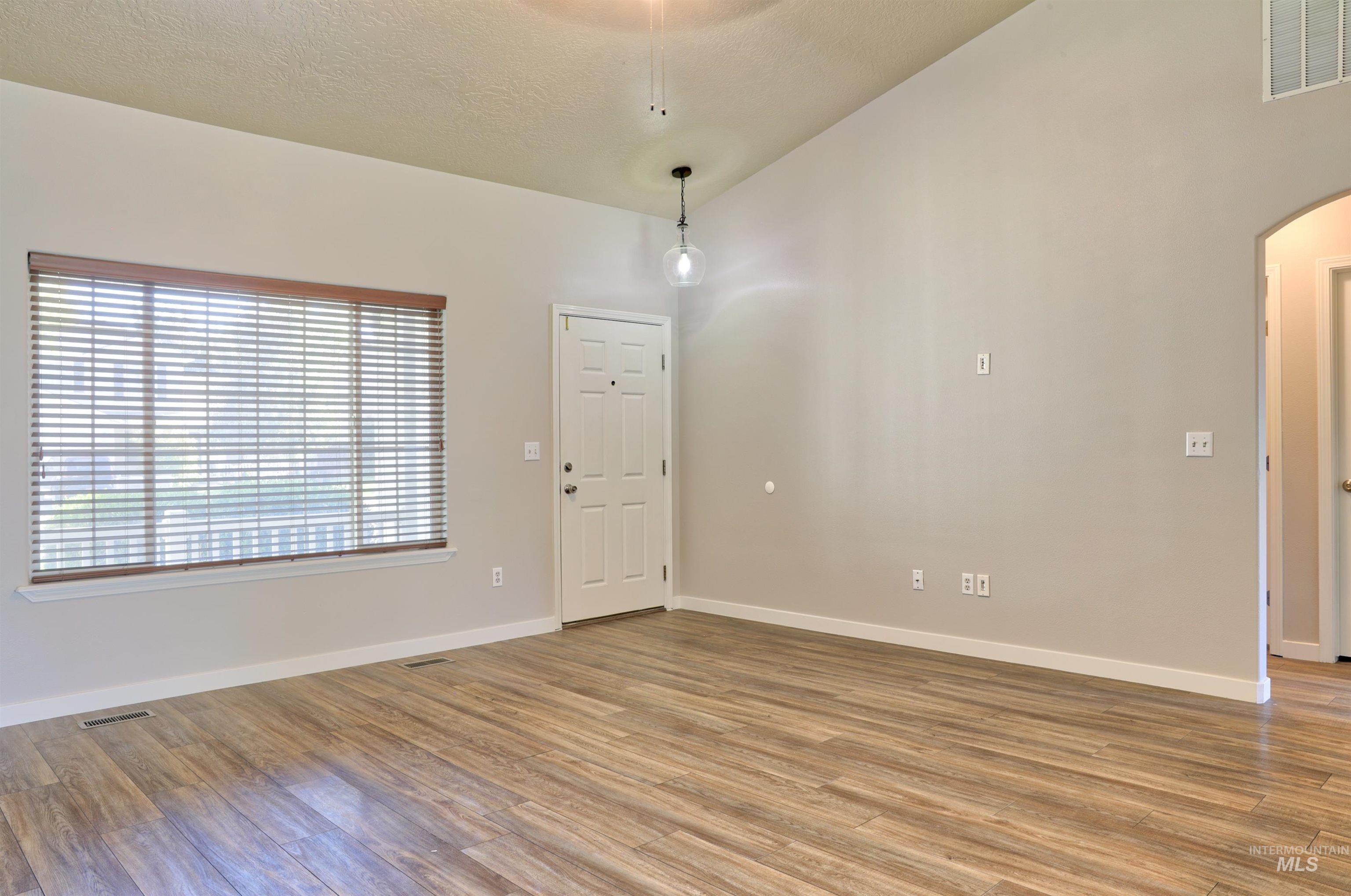 19811 Adirondack Way, Caldwell, Idaho 83605, 3 Bedrooms, 2 Bathrooms, Residential For Sale, Price $359,900,MLS 99000027