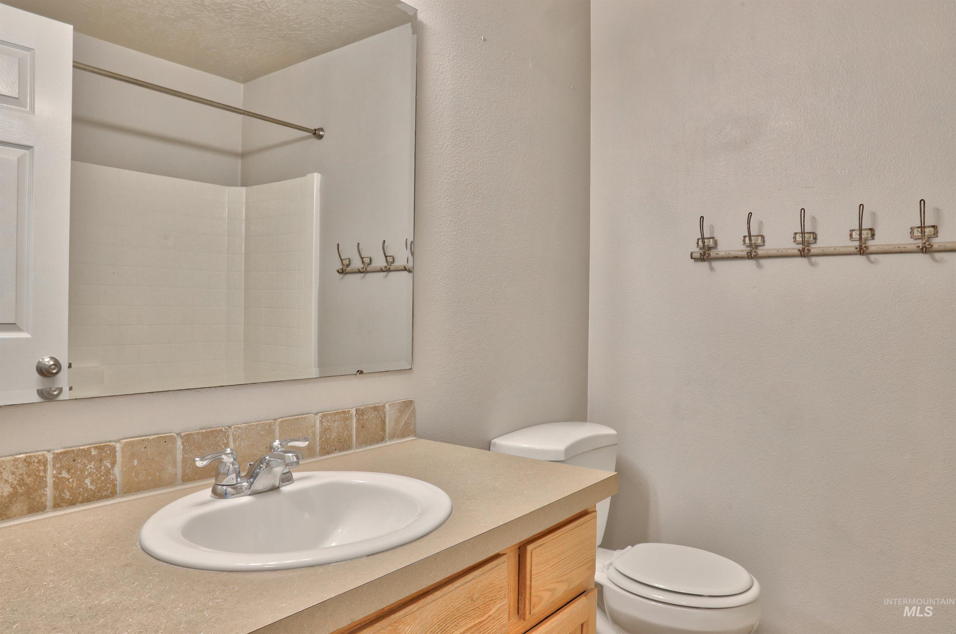 19811 Adirondack Way, Caldwell, Idaho 83605, 3 Bedrooms, 2 Bathrooms, Residential For Sale, Price $359,900,MLS 99000027