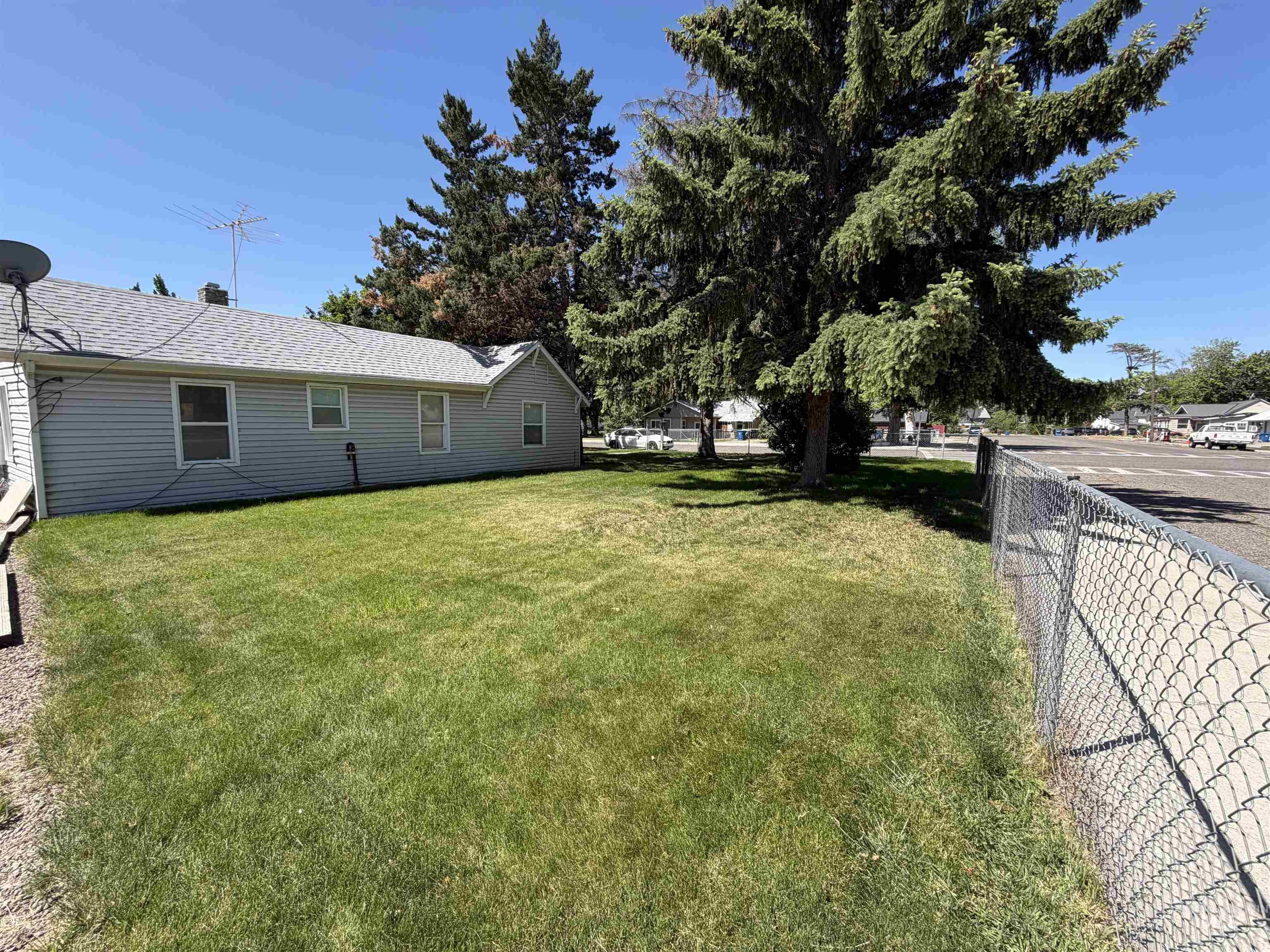 110 S 11th East, Mountain Home, Idaho 83647, 2 Bedrooms, 1 Bathroom, Residential For Sale, Price $169,900,MLS 99000033