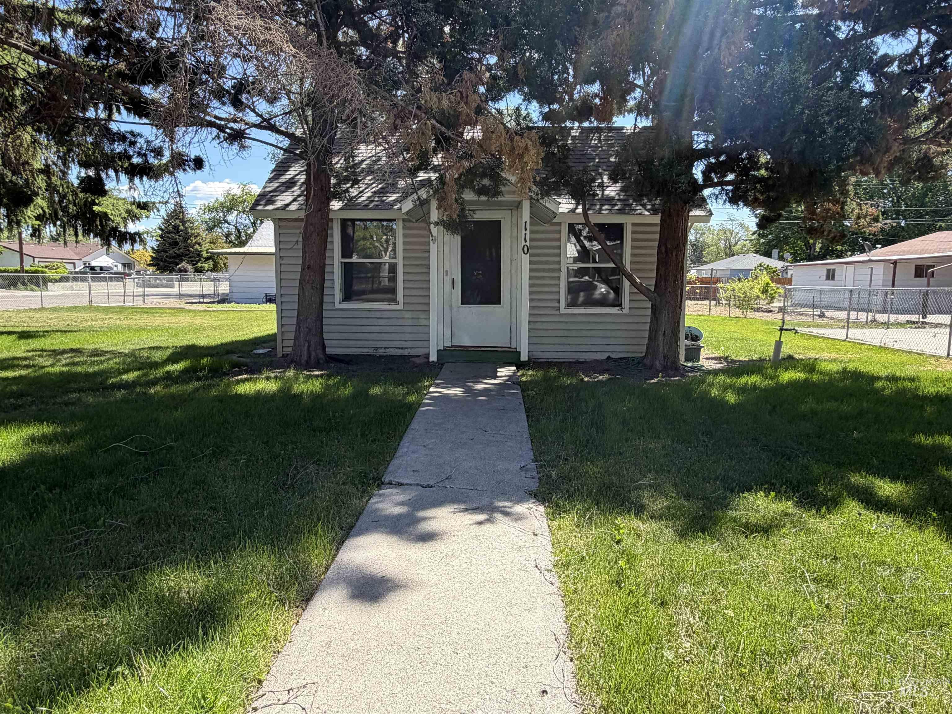 110 S 11th East, Mountain Home, Idaho 83647, 2 Bedrooms, 1 Bathroom, Residential For Sale, Price $169,900,MLS 99000033