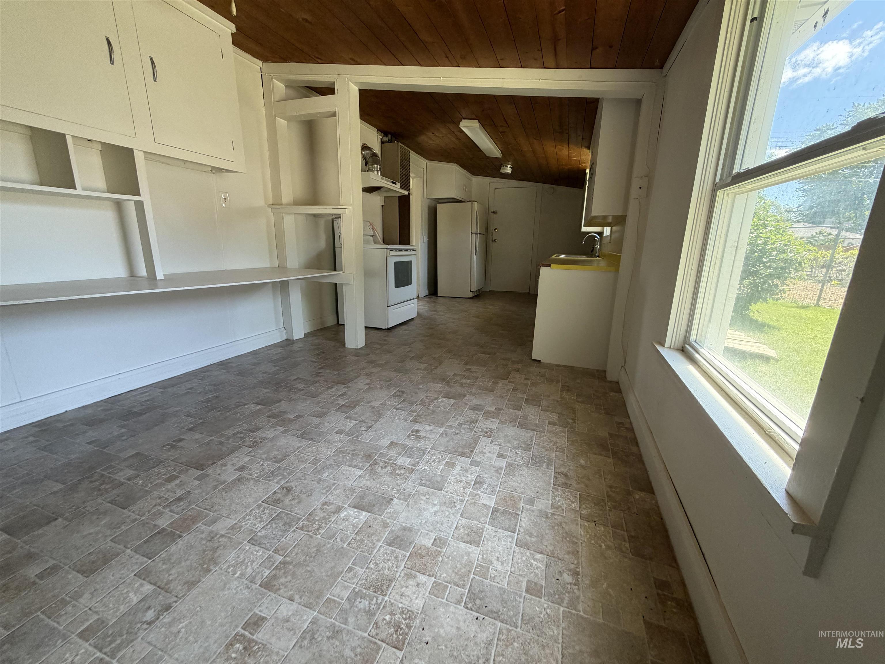 110 S 11th East, Mountain Home, Idaho 83647, 2 Bedrooms, 1 Bathroom, Residential For Sale, Price $169,900,MLS 99000033