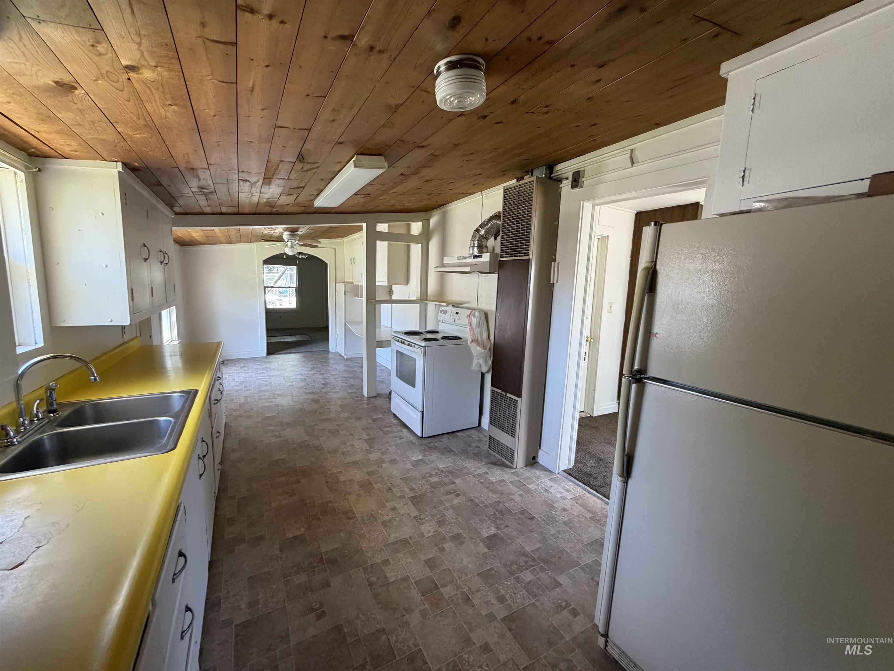 110 S 11th East, Mountain Home, Idaho 83647, 2 Bedrooms, 1 Bathroom, Residential For Sale, Price $169,900,MLS 99000033