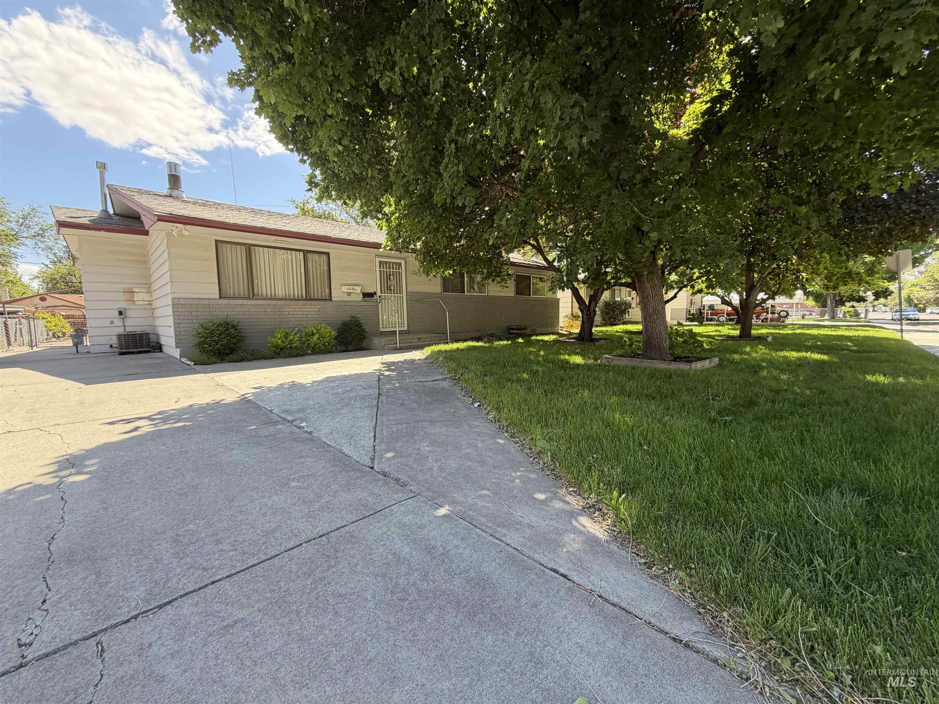 120 S 11th East, Mountain Home, Idaho 83647, 4 Bedrooms, 1.5 Bathrooms, Residential For Sale, Price $313,000,MLS 99000034