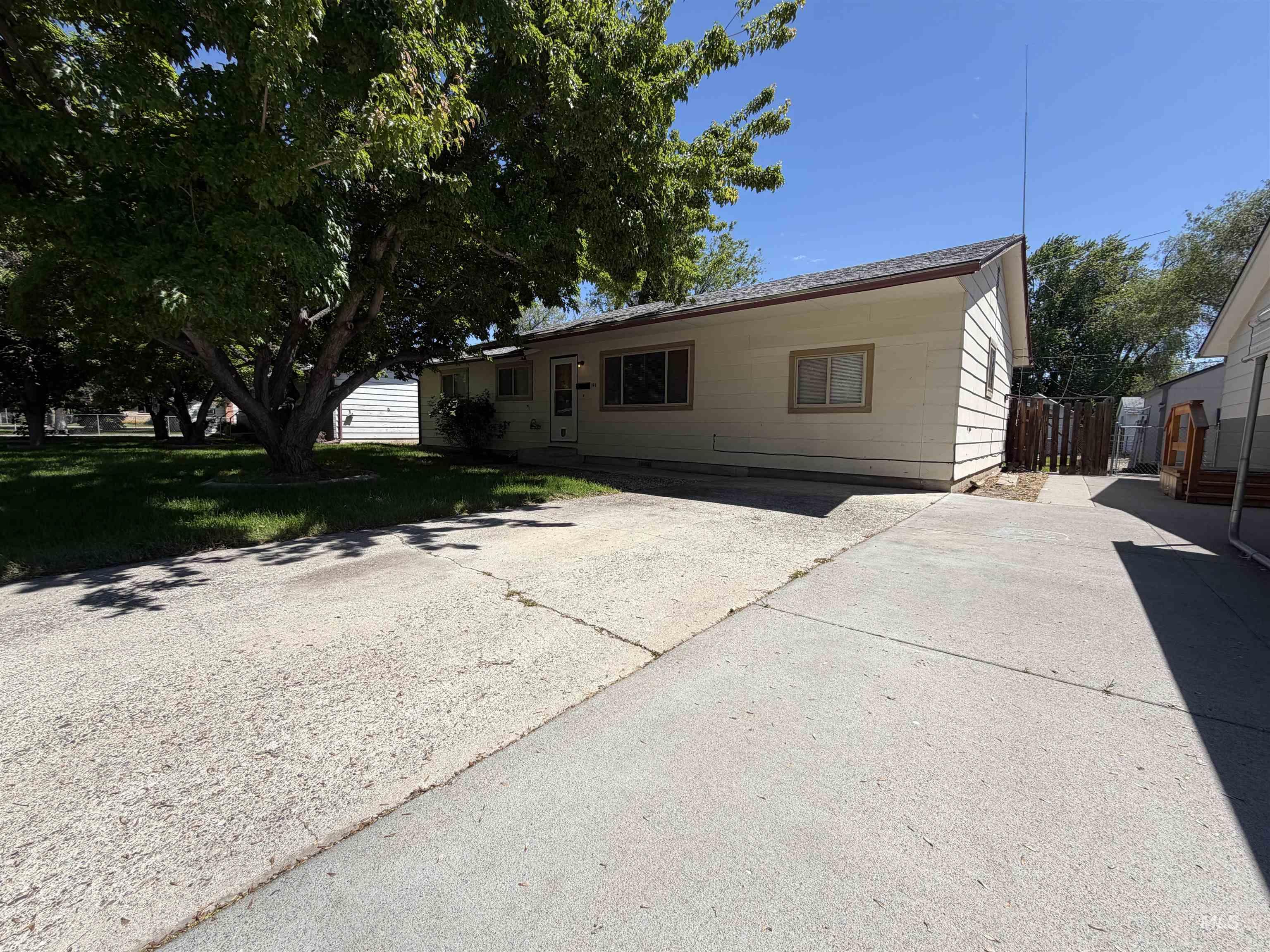 160 S 11th East, Mountain Home, Idaho 83647, 4 Bedrooms, 1 Bathroom, Residential For Sale, Price $259,000,MLS 99000035
