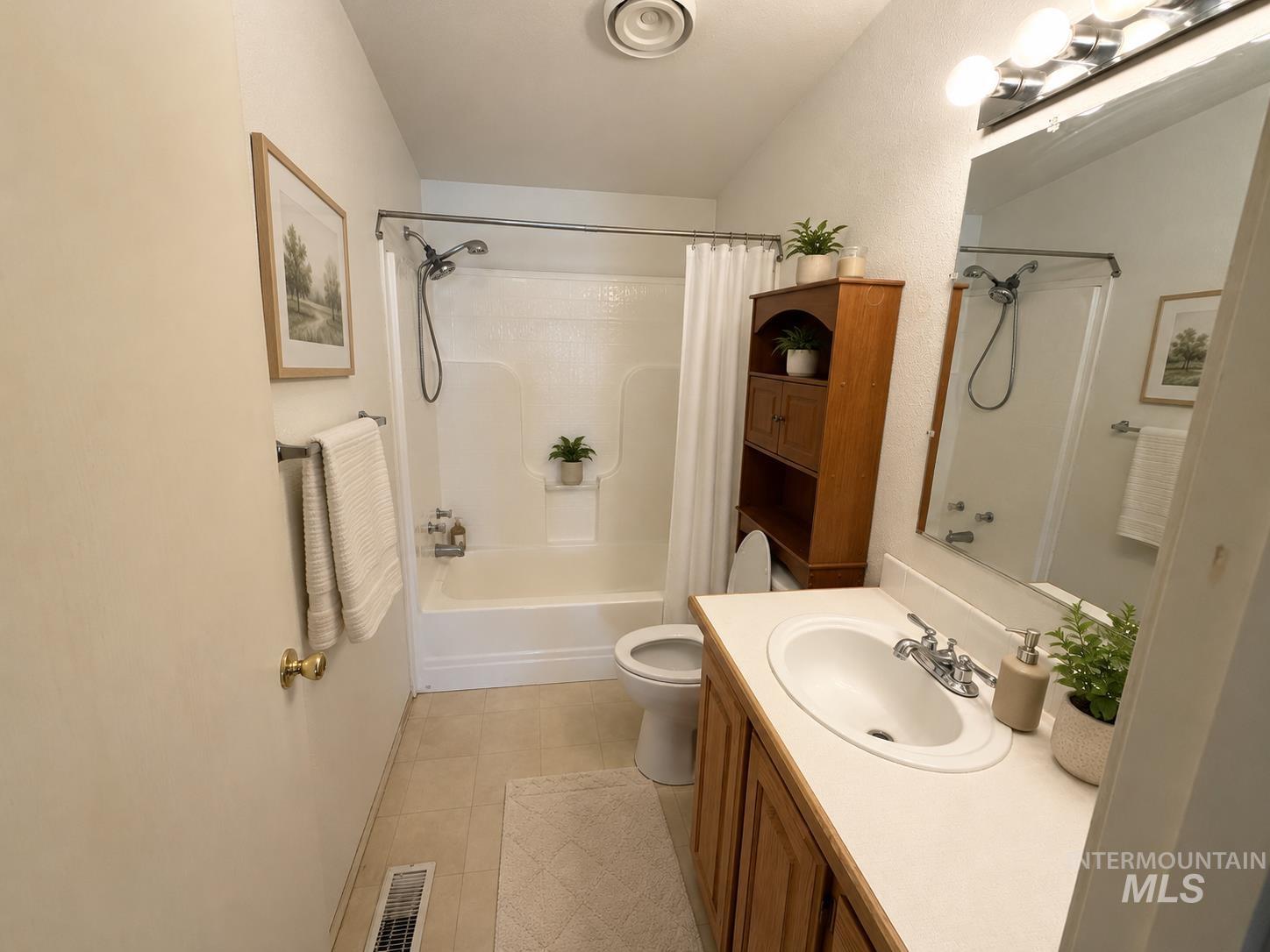 131-A Hilltop Court, Burley, Idaho 83318, 3 Bedrooms, 2 Bathrooms, Residential For Sale, Price $380,000,MLS 99000036
