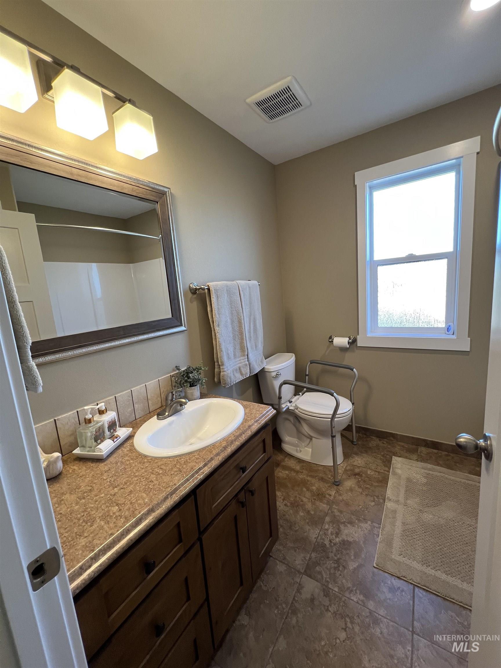 1705 Pioneer Dr., Lewiston, Idaho 83501, 3 Bedrooms, 2 Bathrooms, Residential For Sale, Price $547,000,MLS 99000038