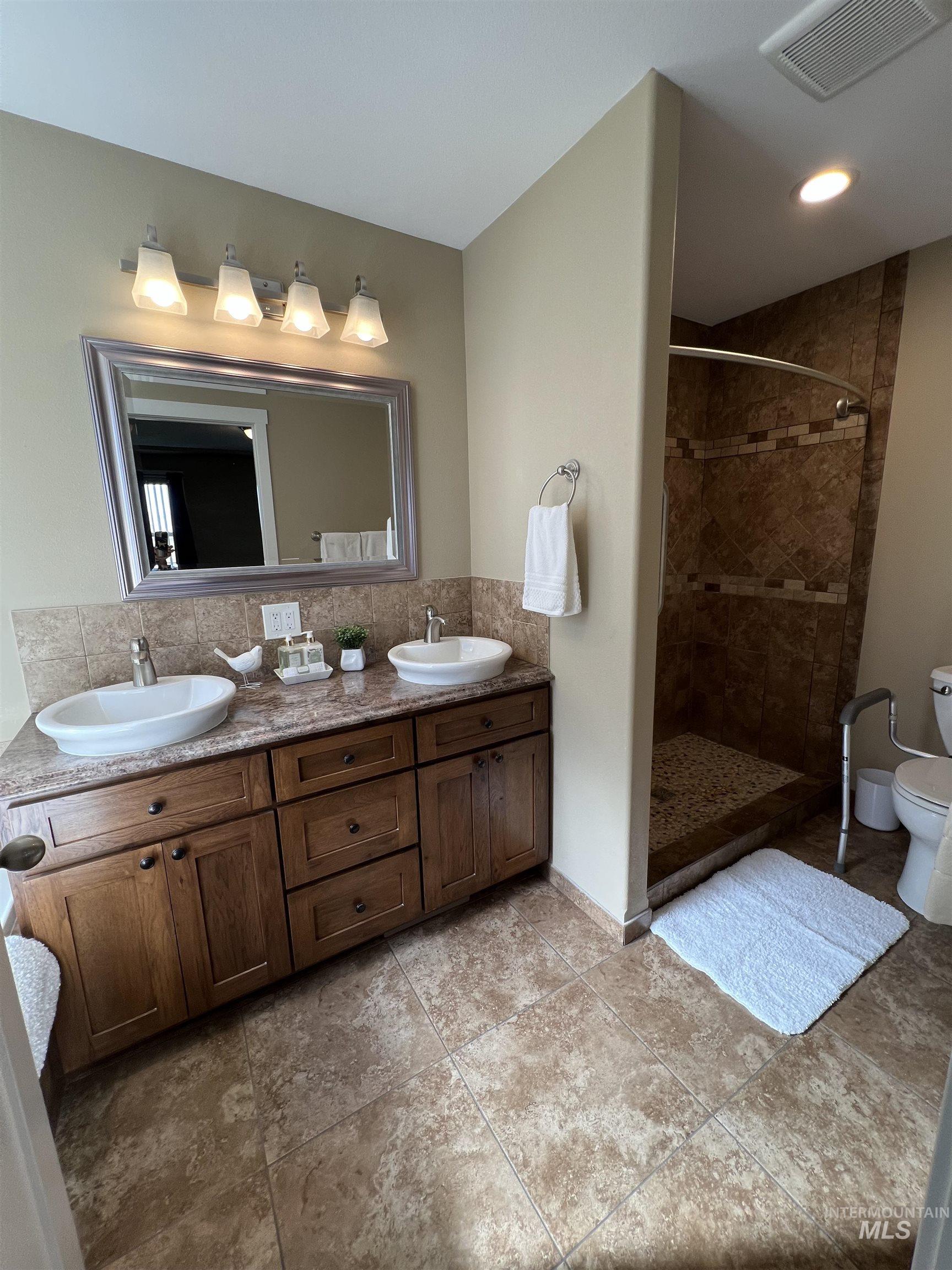 1705 Pioneer Dr., Lewiston, Idaho 83501, 3 Bedrooms, 2 Bathrooms, Residential For Sale, Price $547,000,MLS 99000038