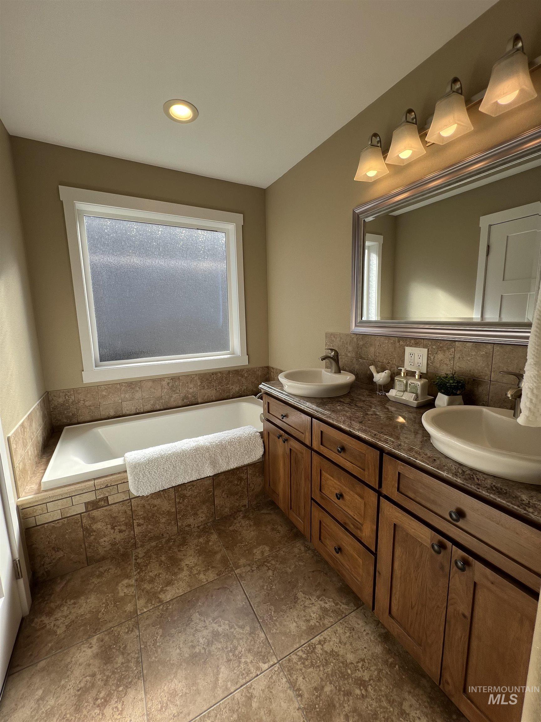 1705 Pioneer Dr., Lewiston, Idaho 83501, 3 Bedrooms, 2 Bathrooms, Residential For Sale, Price $547,000,MLS 99000038