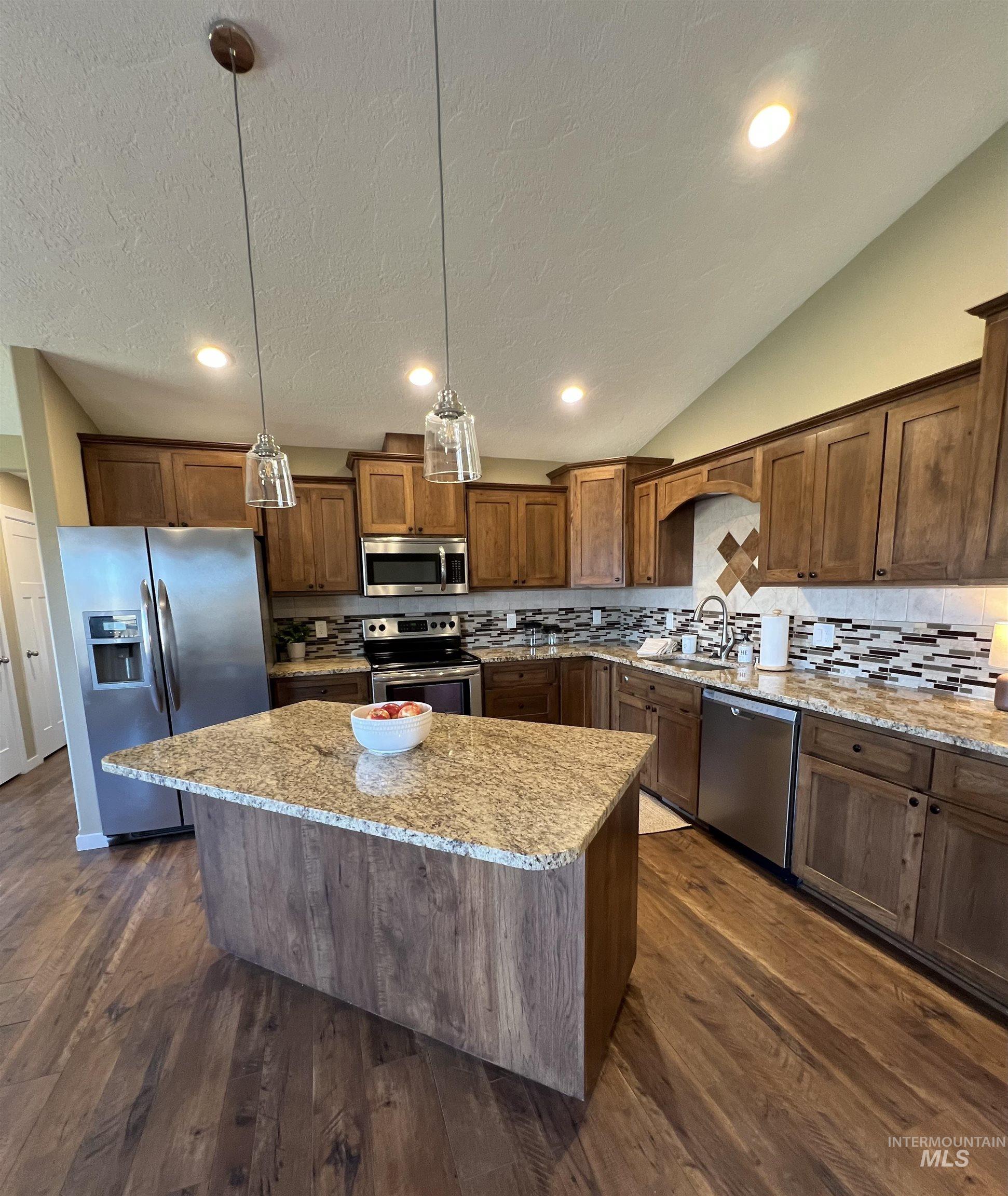1705 Pioneer Dr., Lewiston, Idaho 83501, 3 Bedrooms, 2 Bathrooms, Residential For Sale, Price $547,000,MLS 99000038