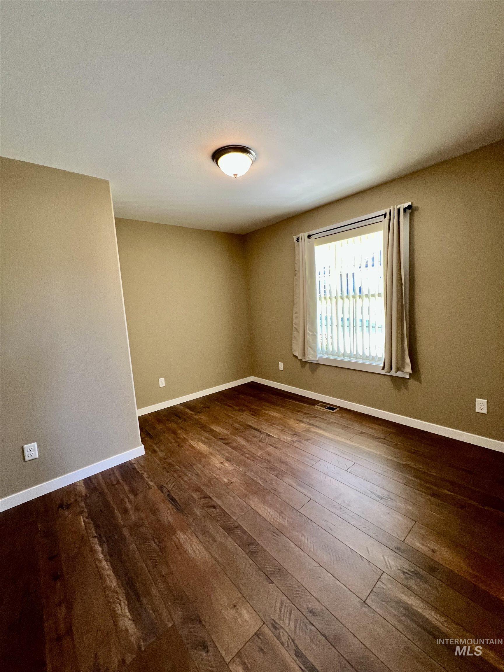 1705 Pioneer Dr., Lewiston, Idaho 83501, 3 Bedrooms, 2 Bathrooms, Residential For Sale, Price $547,000,MLS 99000038
