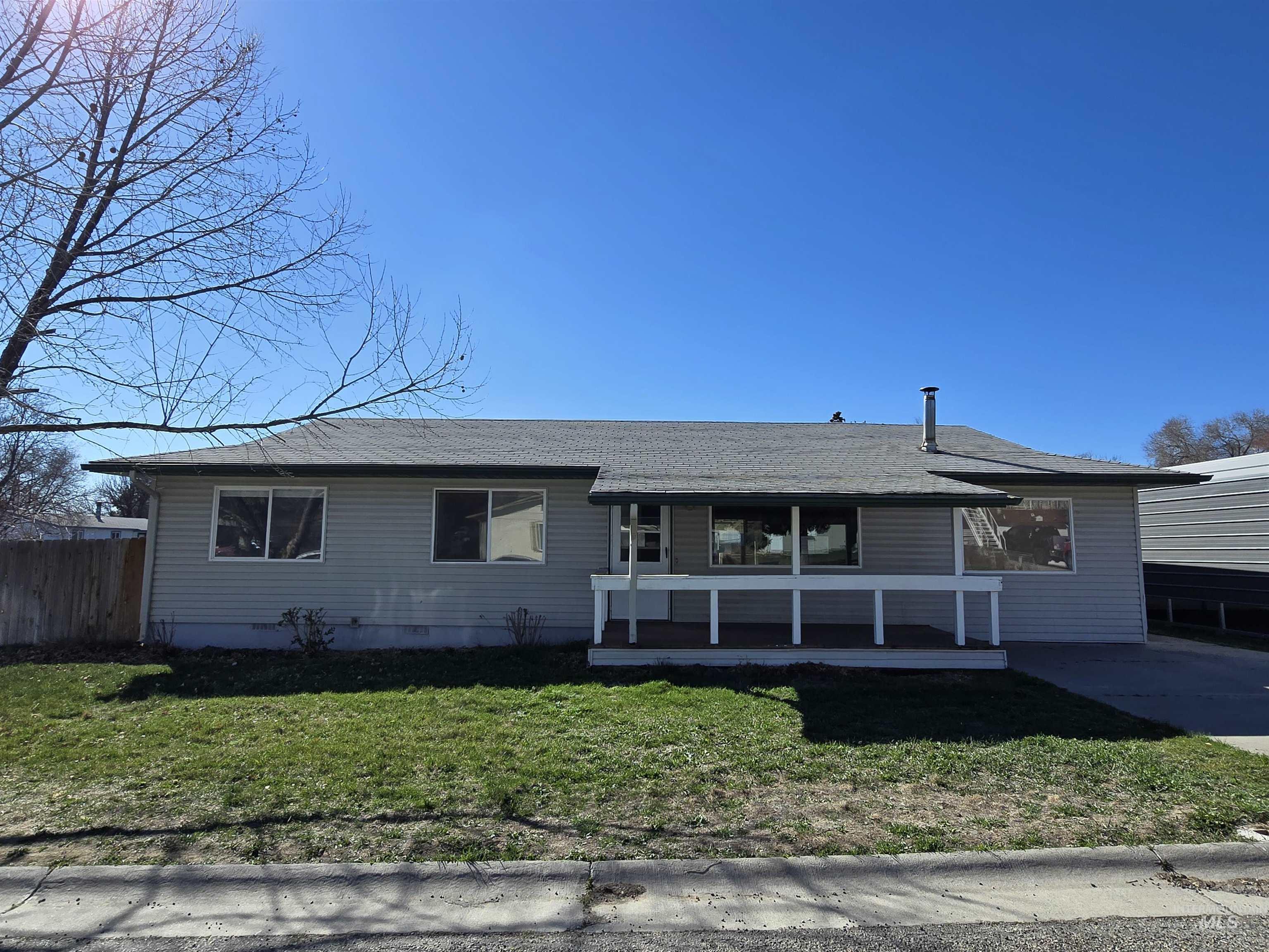1011 S Cleveland St., Jerome, Idaho 83338, 3 Bedrooms, 1 Bathroom, Residential For Sale, Price $250,200,MLS 99000051