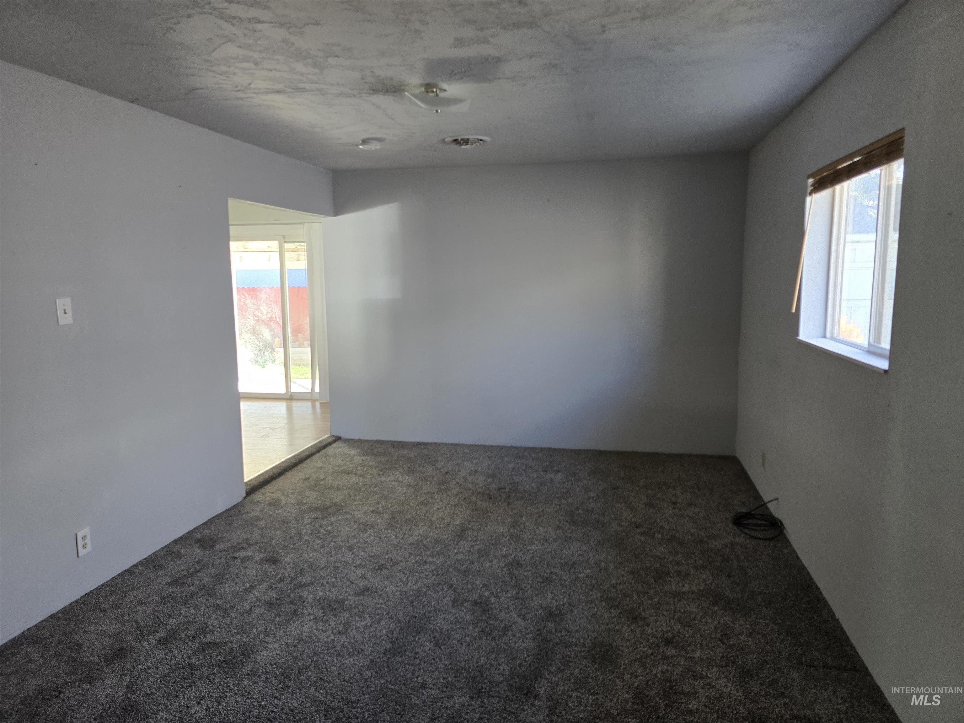 1011 S Cleveland St., Jerome, Idaho 83338, 3 Bedrooms, 1 Bathroom, Residential For Sale, Price $250,200,MLS 99000051