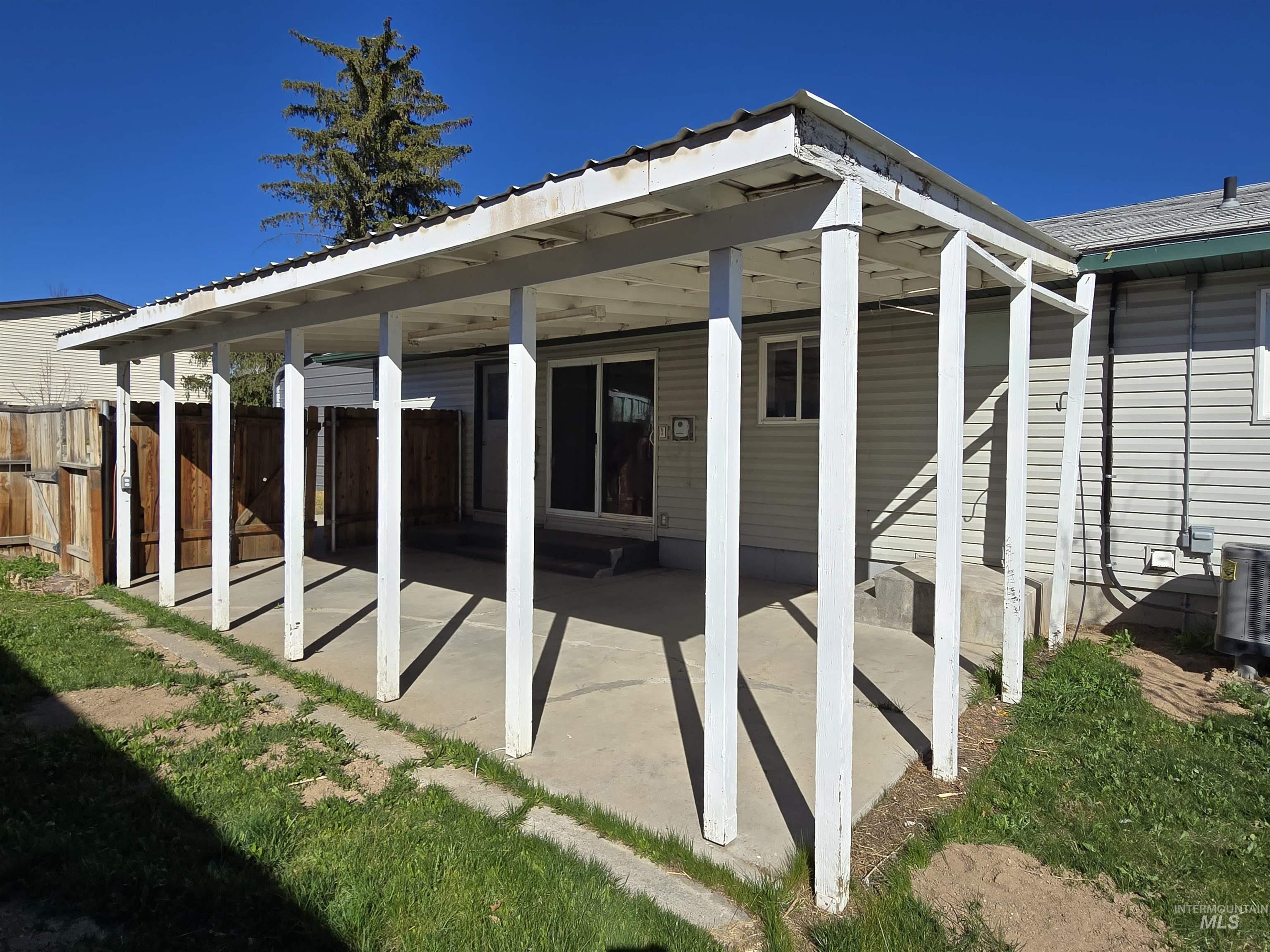 1011 S Cleveland St., Jerome, Idaho 83338, 3 Bedrooms, 1 Bathroom, Residential For Sale, Price $250,200,MLS 99000051