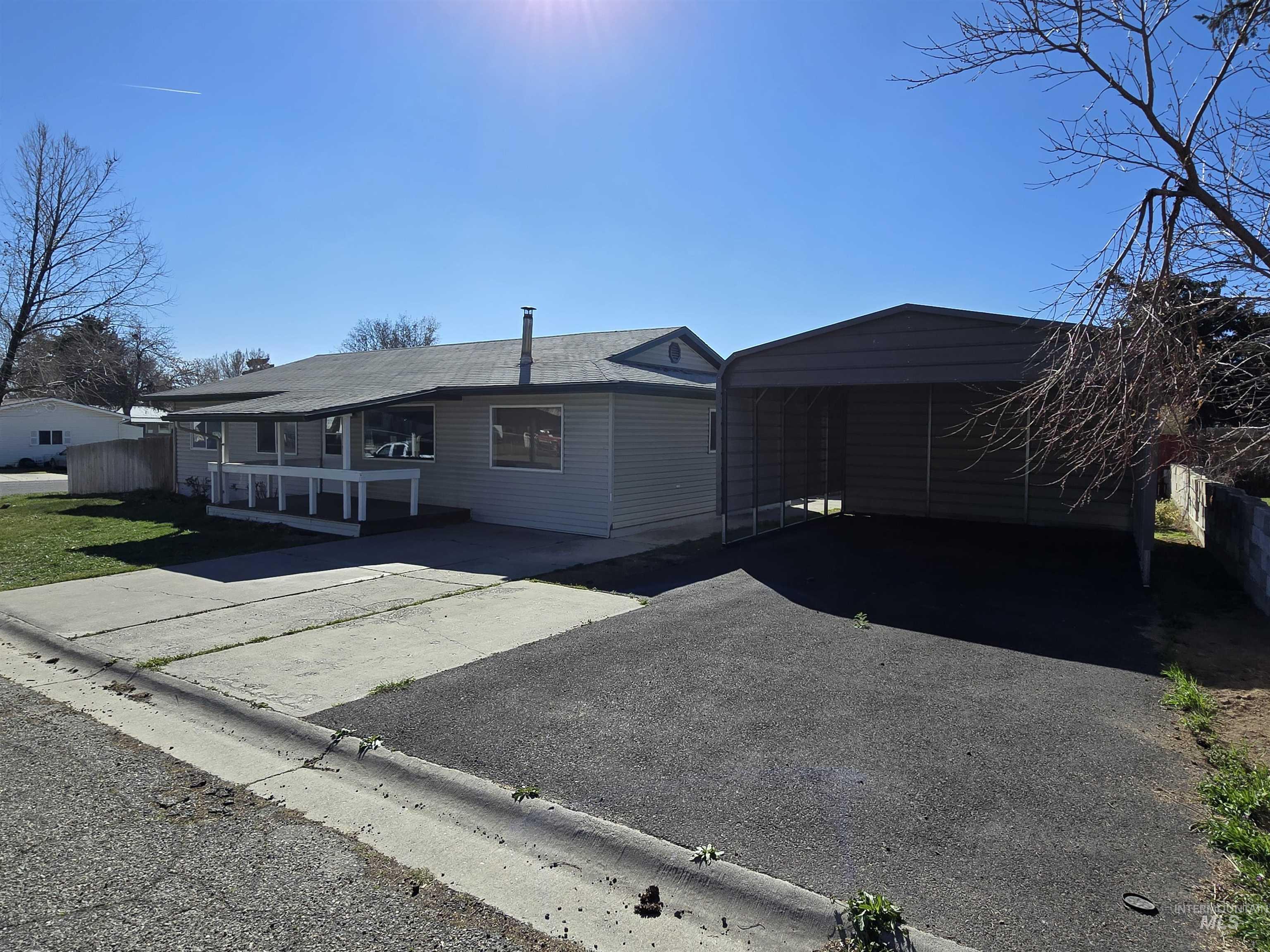 1011 S Cleveland St., Jerome, Idaho 83338, 3 Bedrooms, 1 Bathroom, Residential For Sale, Price $250,200,MLS 99000051